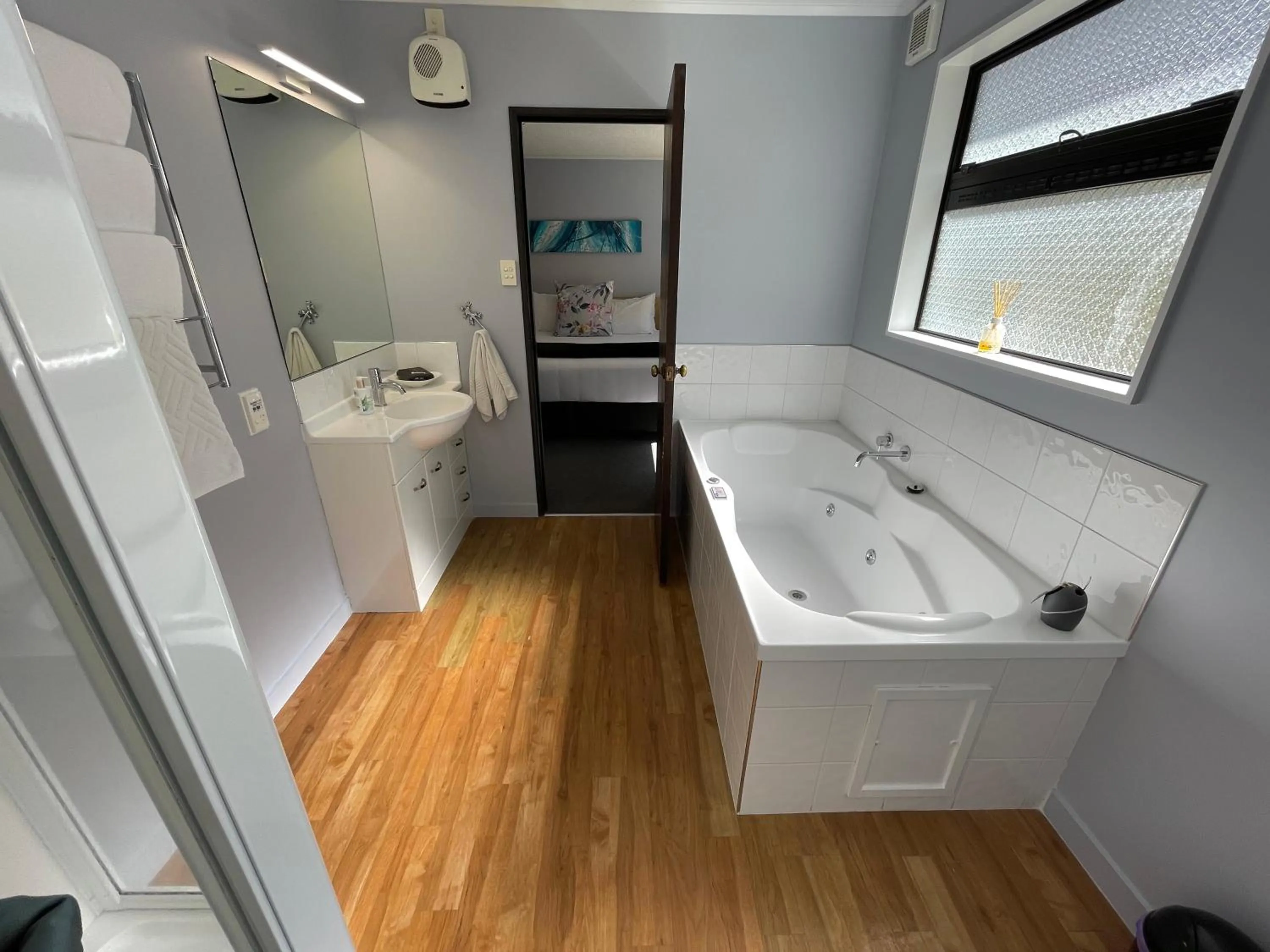 Bathroom in Hacienda Motor Lodge