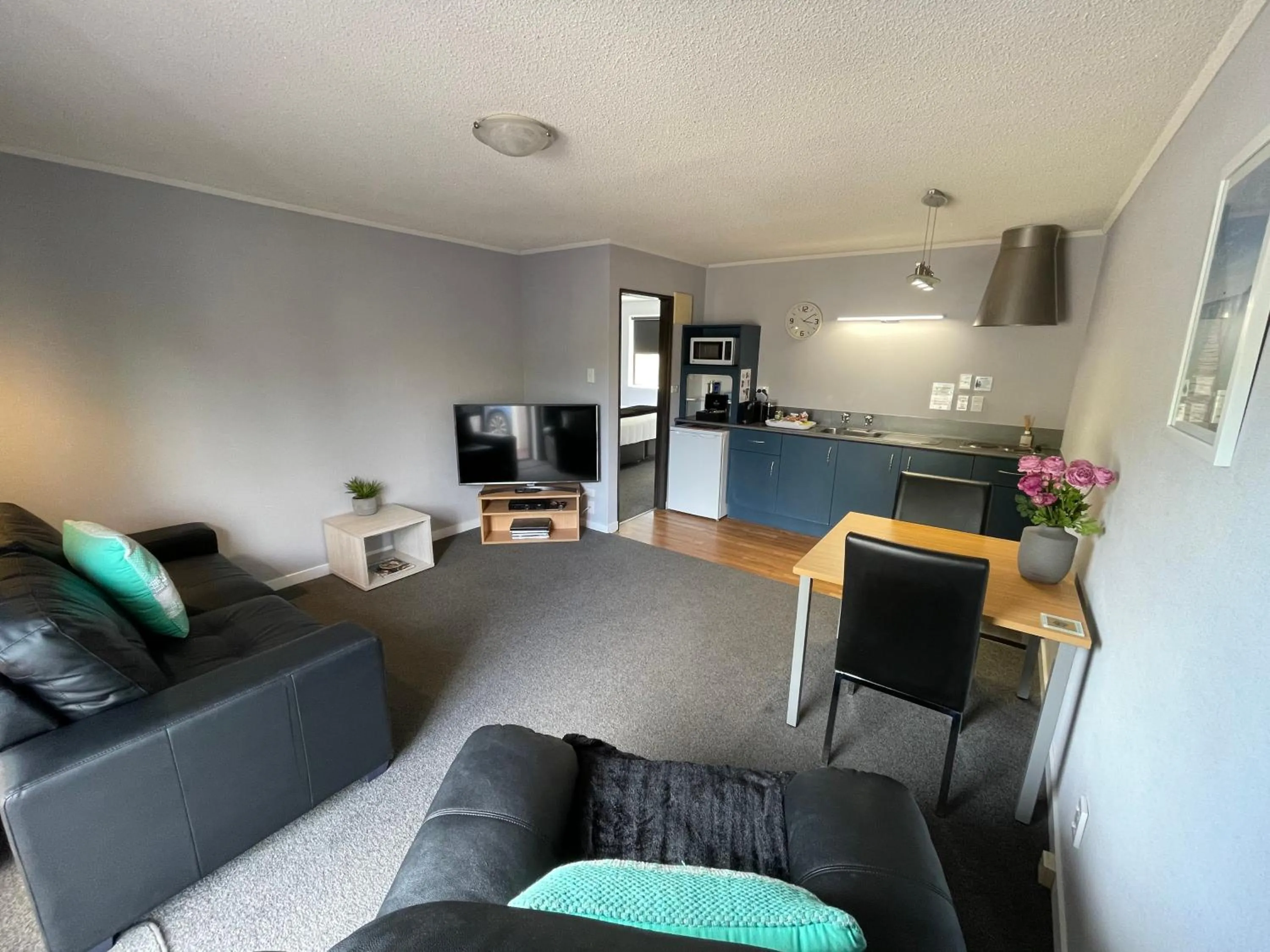 Kitchen or kitchenette in Hacienda Motor Lodge