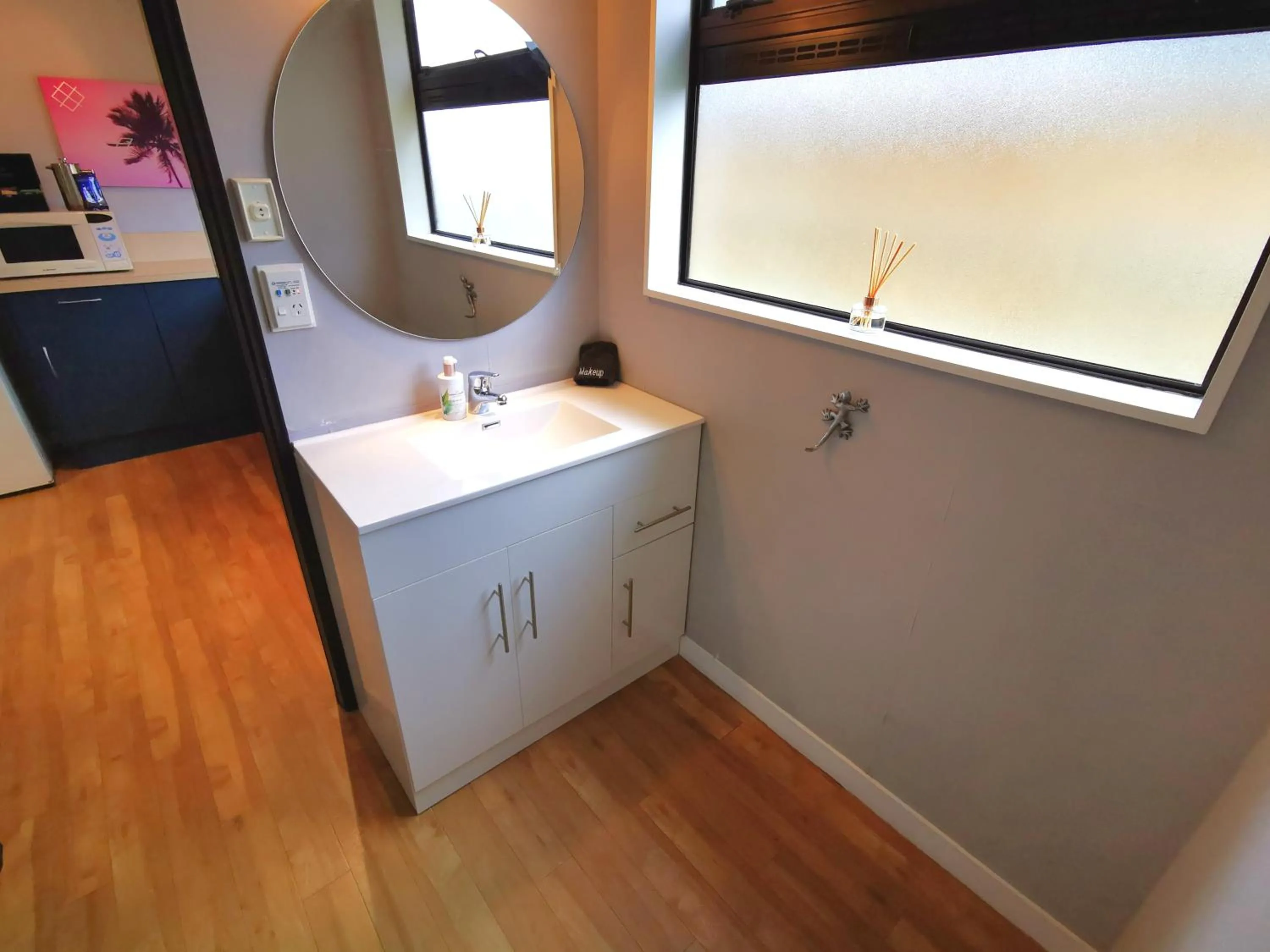 Bathroom in Hacienda Motor Lodge