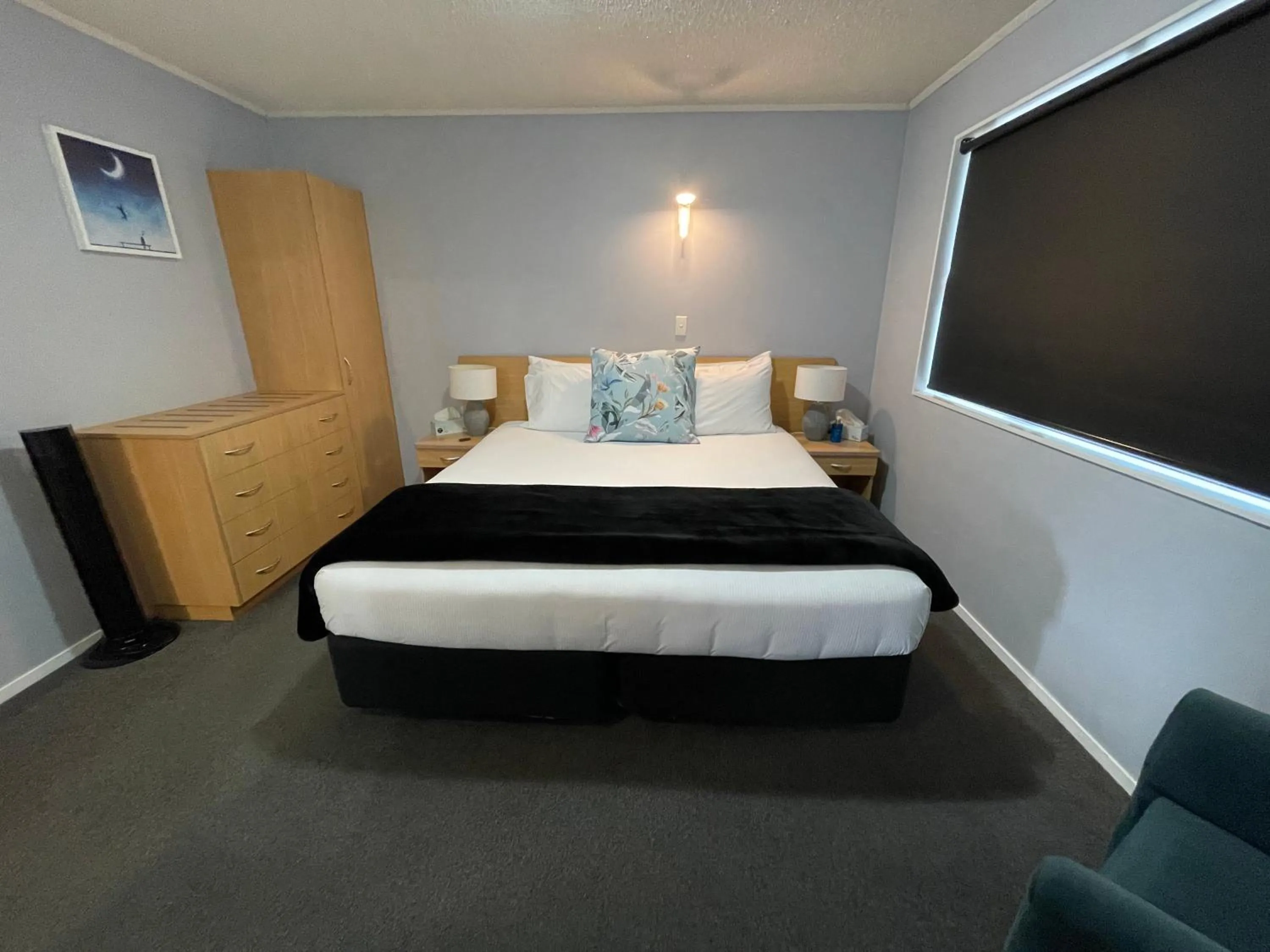 Bed in Hacienda Motor Lodge