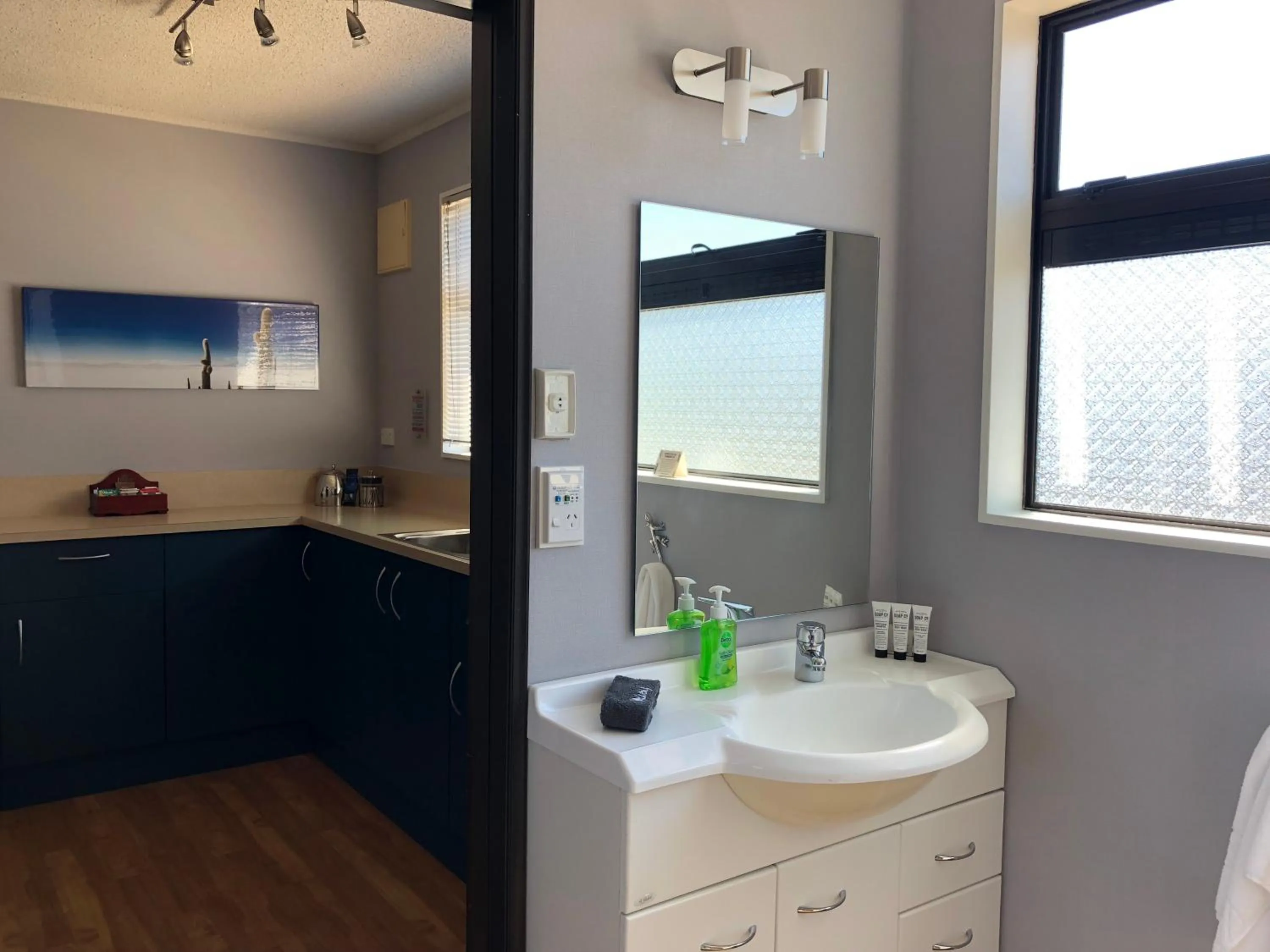 Bathroom in Hacienda Motor Lodge