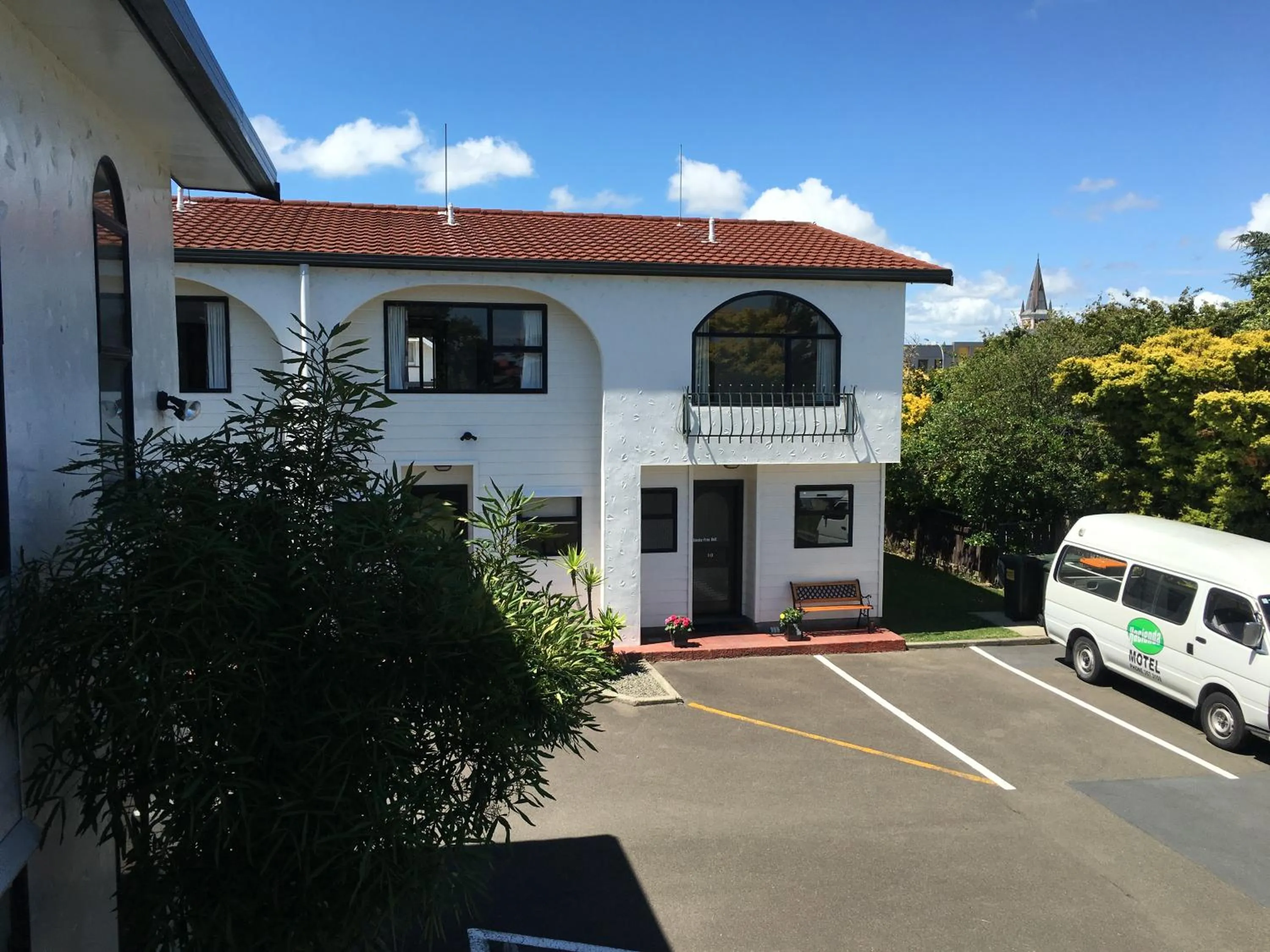 Summer in Hacienda Motor Lodge