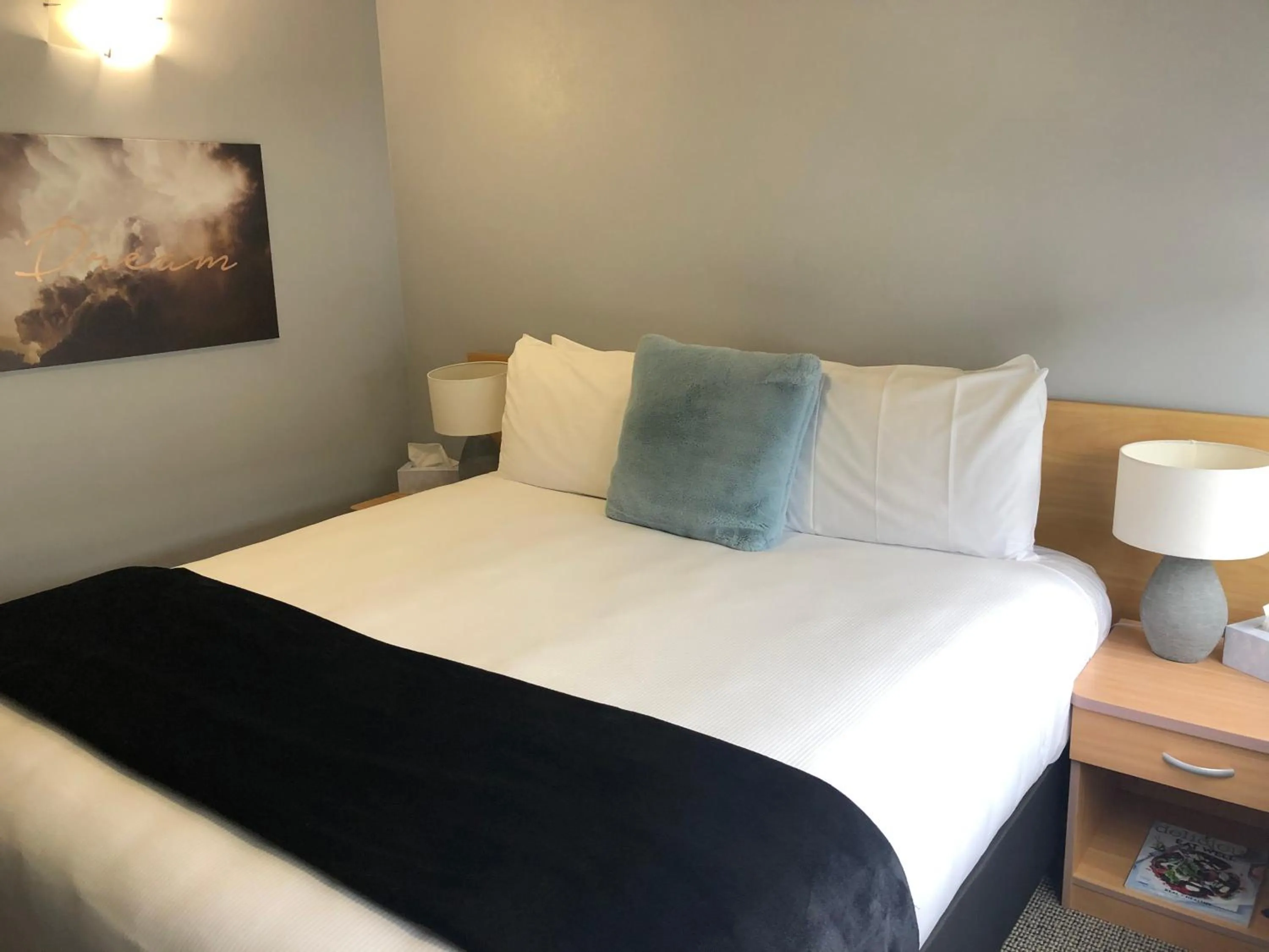 Bed in Hacienda Motor Lodge