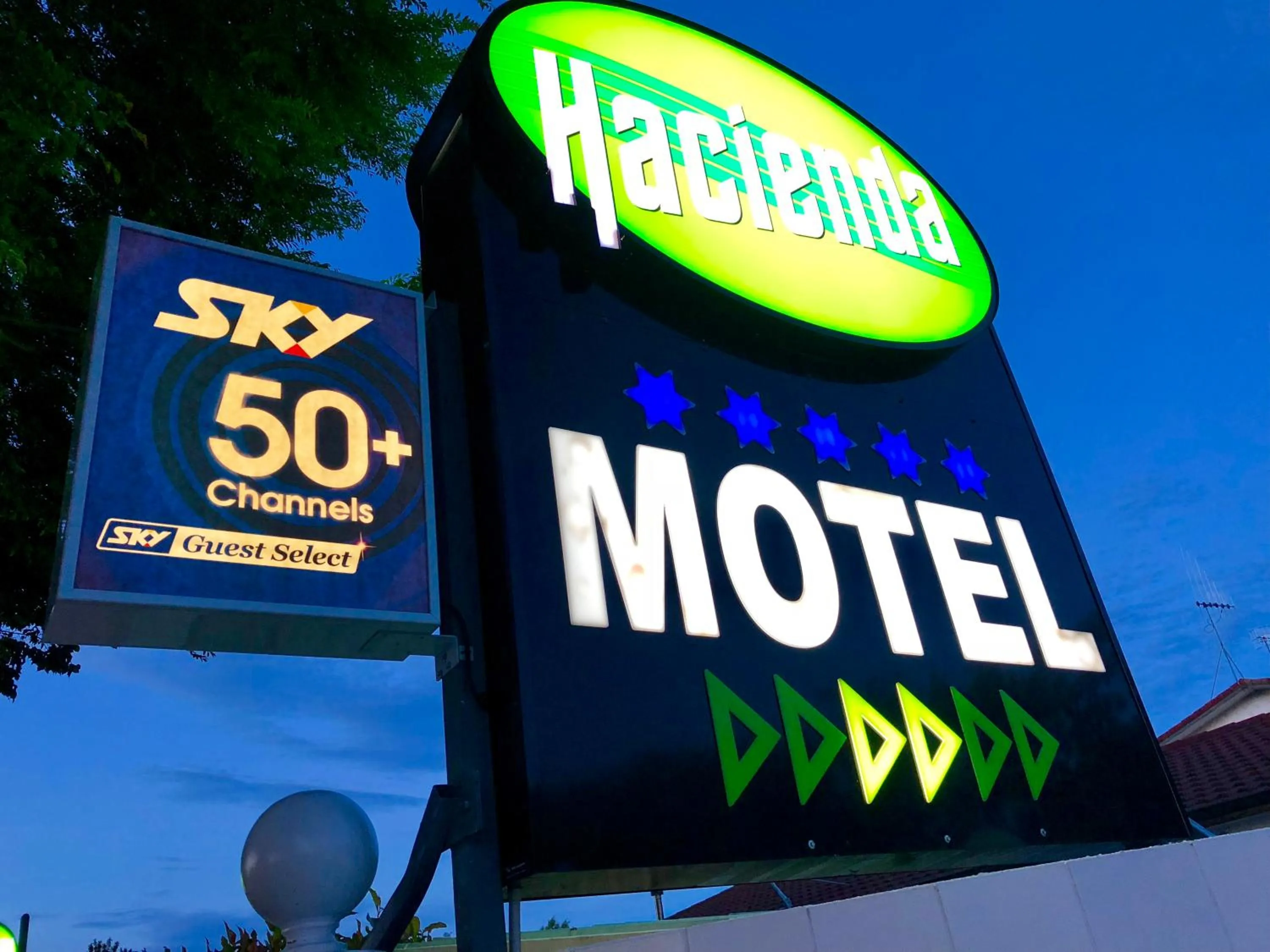 Property logo or sign in Hacienda Motor Lodge