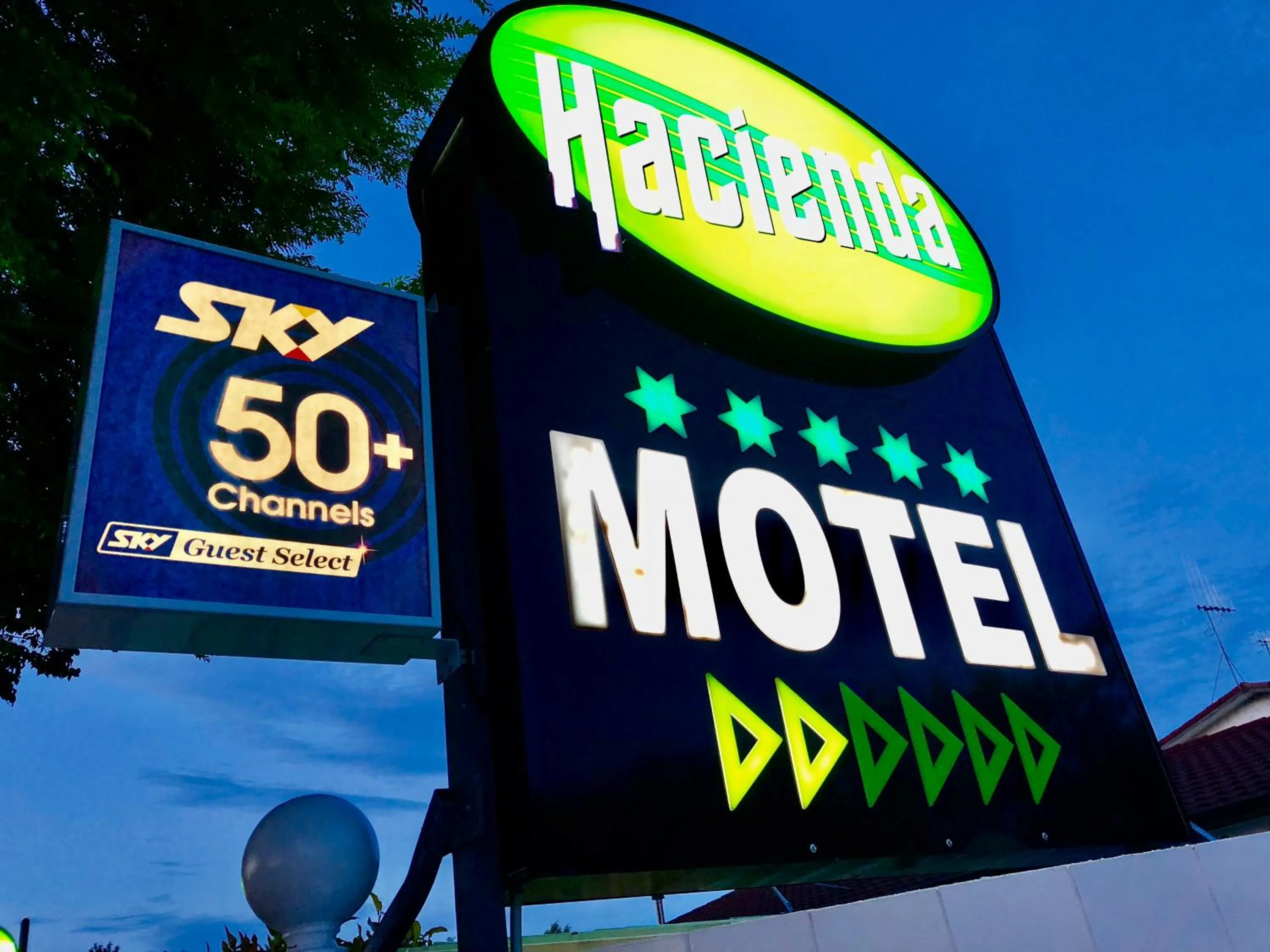 Property logo or sign in Hacienda Motor Lodge