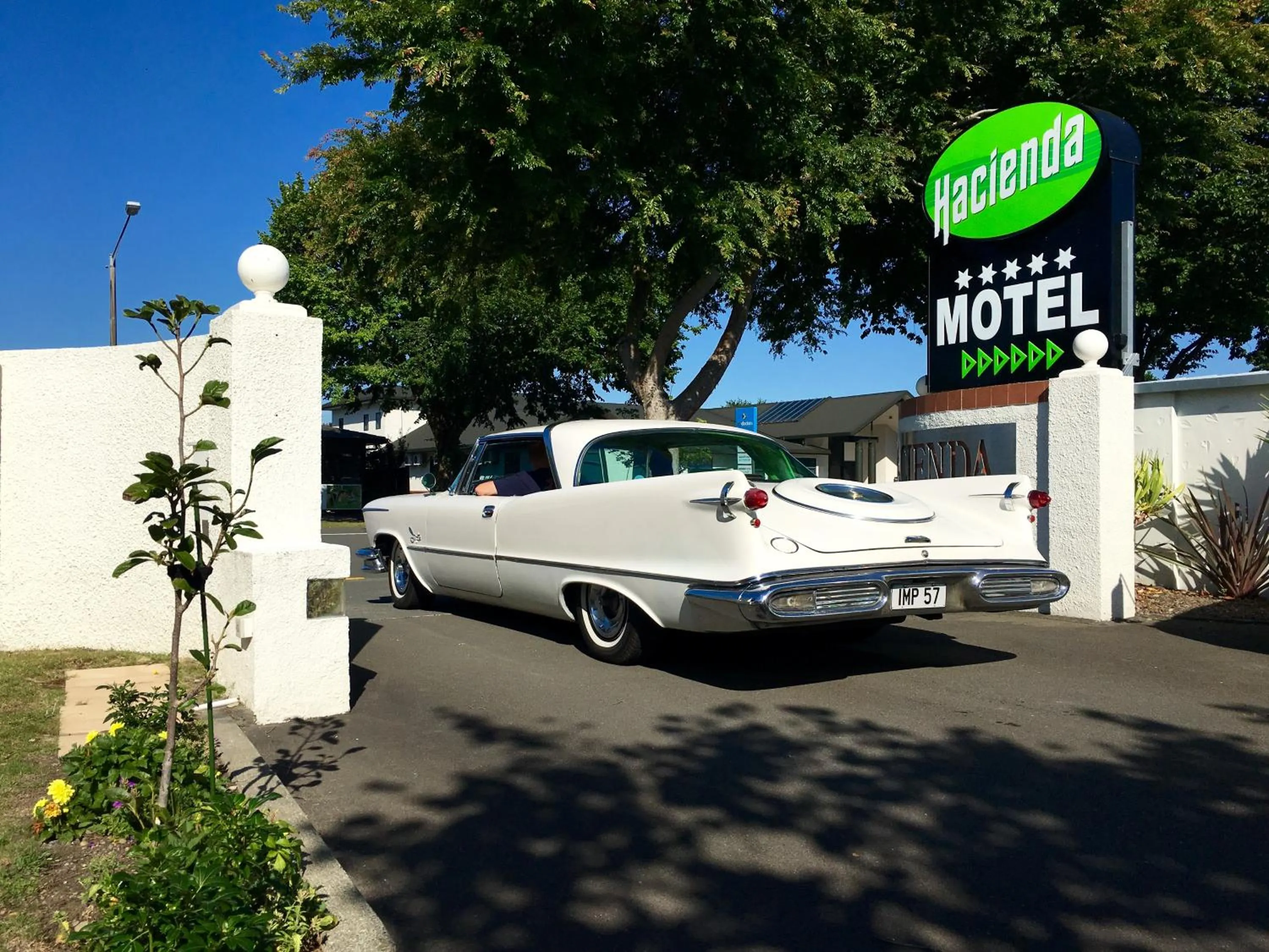 Area and facilities in Hacienda Motor Lodge