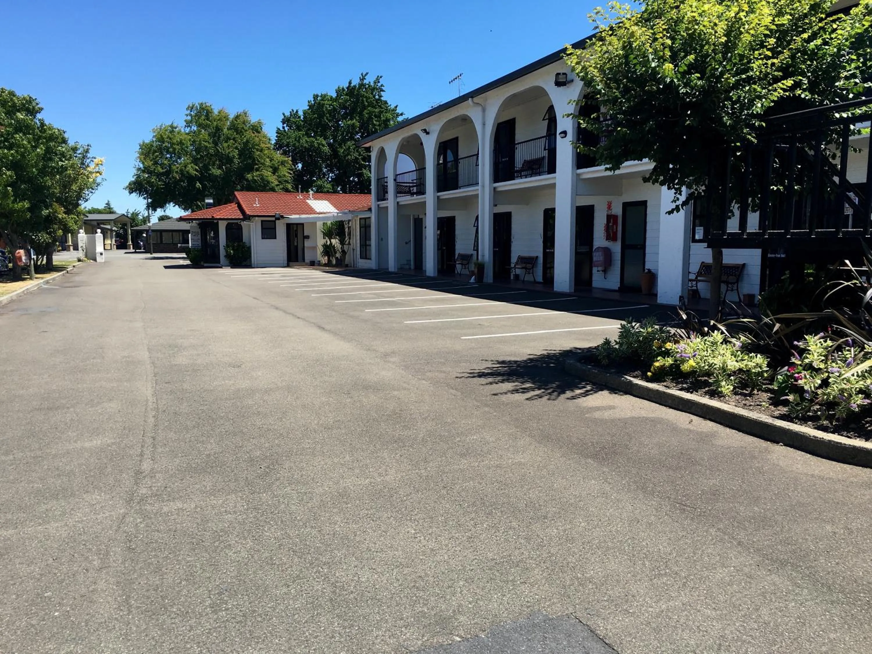 Property building in Hacienda Motor Lodge