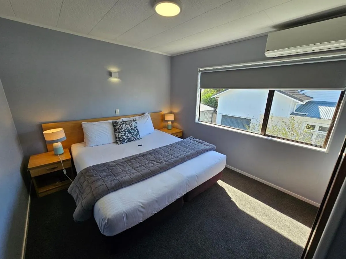 Bed in Hacienda Motor Lodge