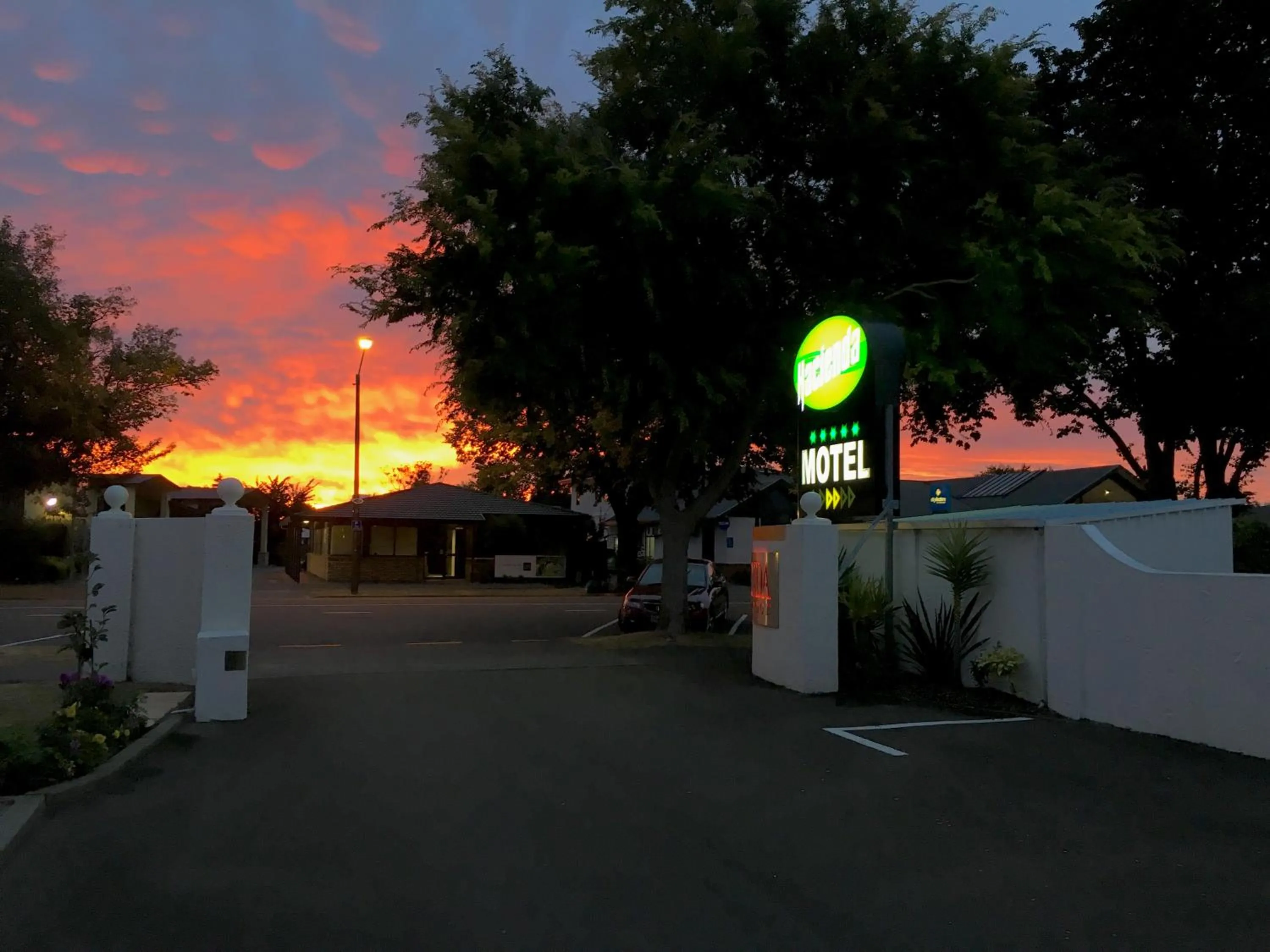 Summer in Hacienda Motor Lodge