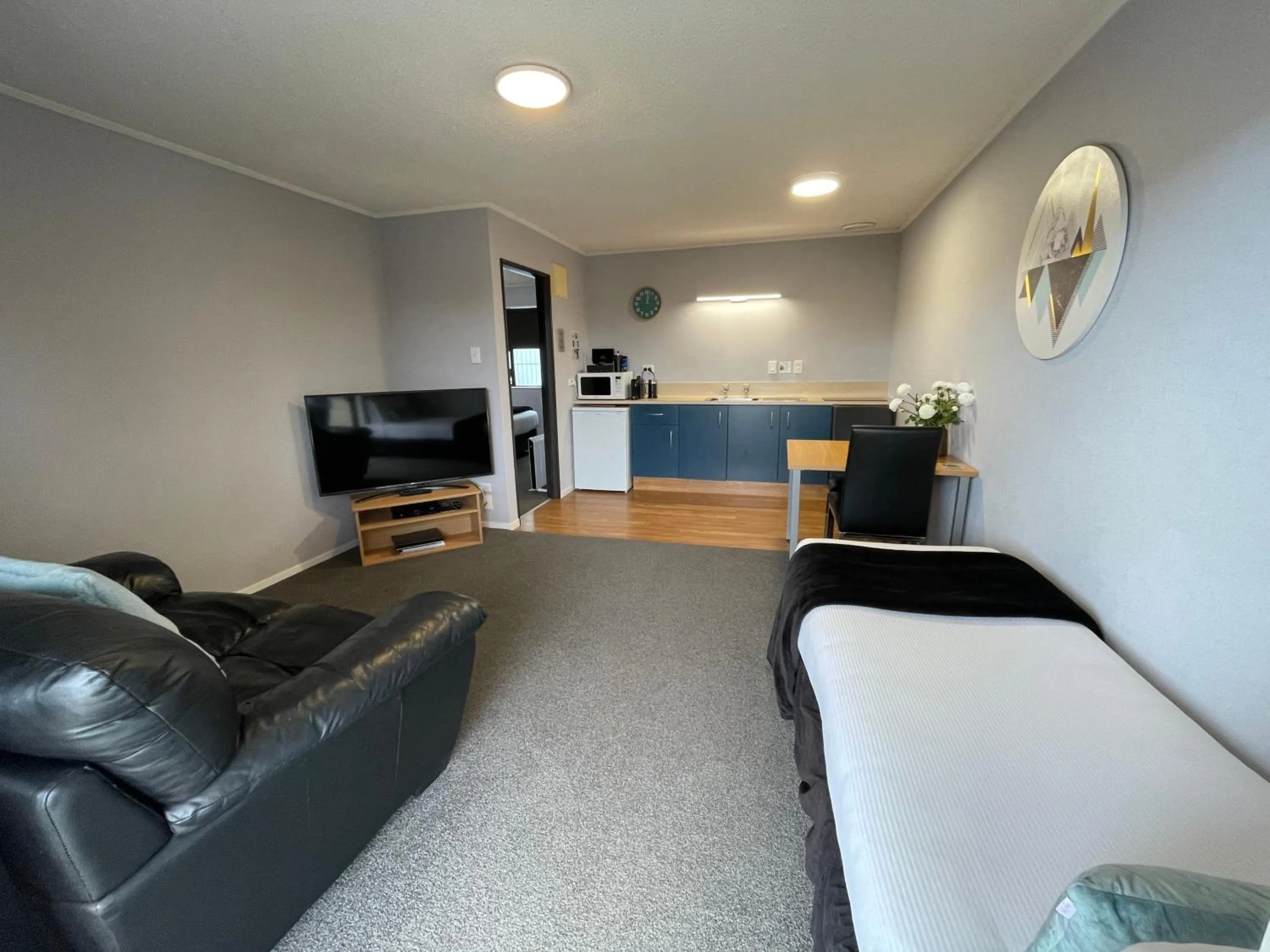 Living room in Hacienda Motor Lodge