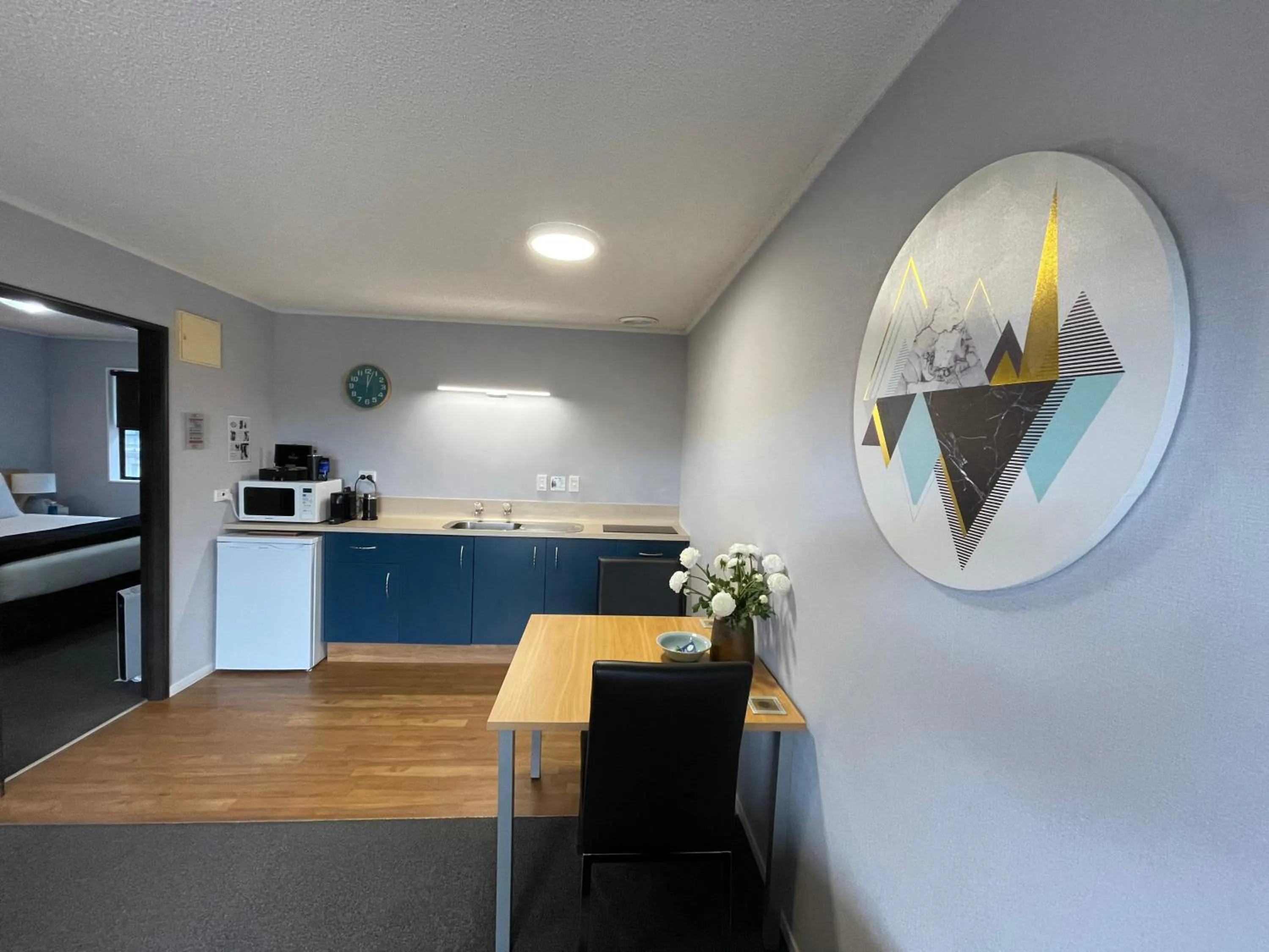 Kitchen or kitchenette in Hacienda Motor Lodge