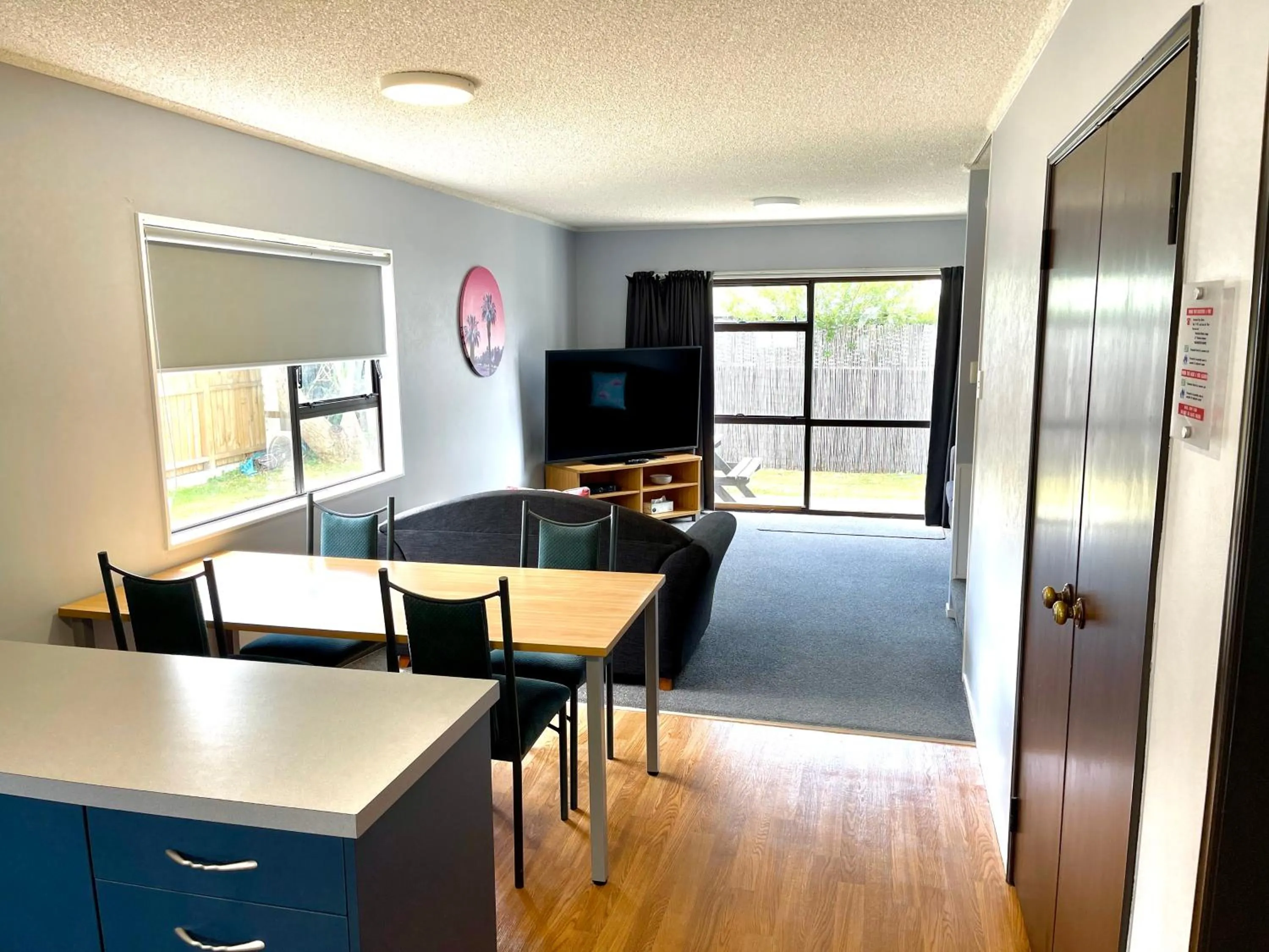 Living room in Hacienda Motor Lodge