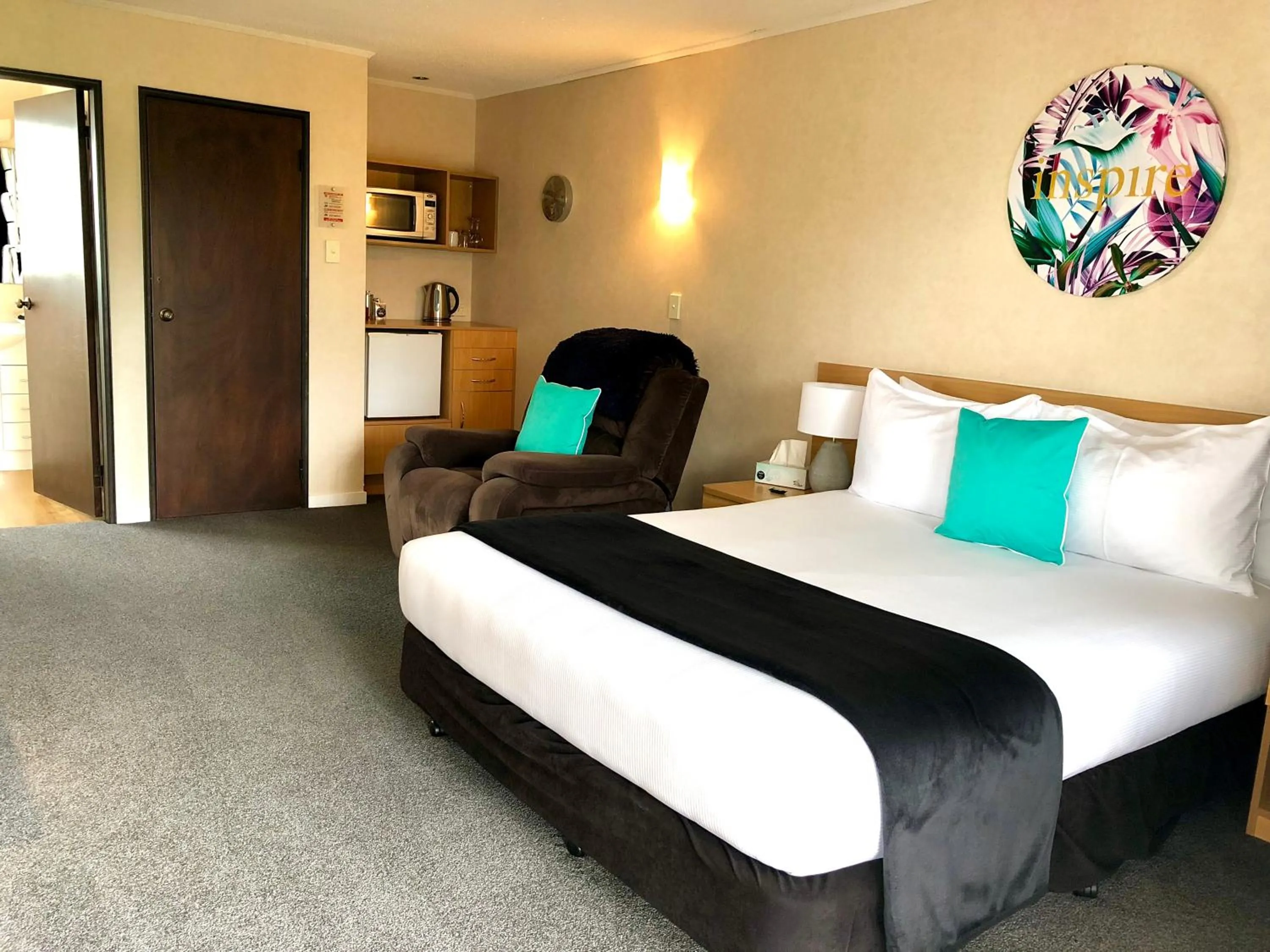 Bed in Hacienda Motor Lodge