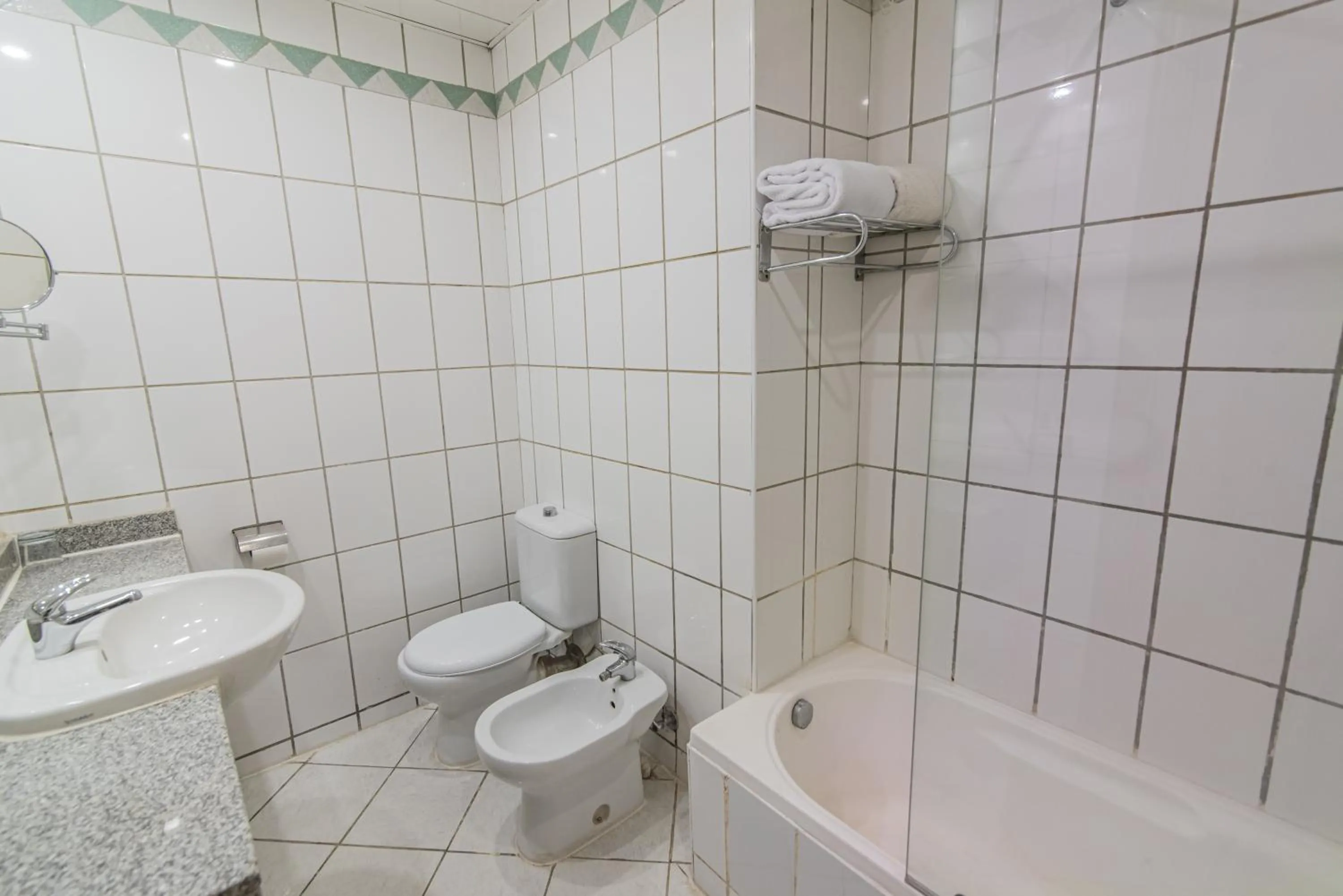 Toilet in Dexon Roma Hotel