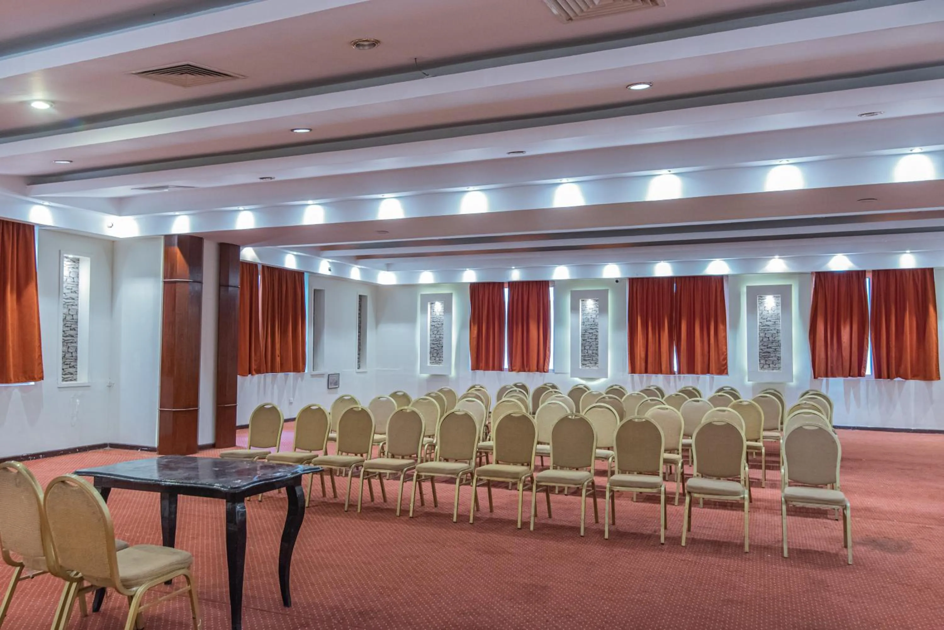 Meeting/conference room in Dexon Roma Hotel