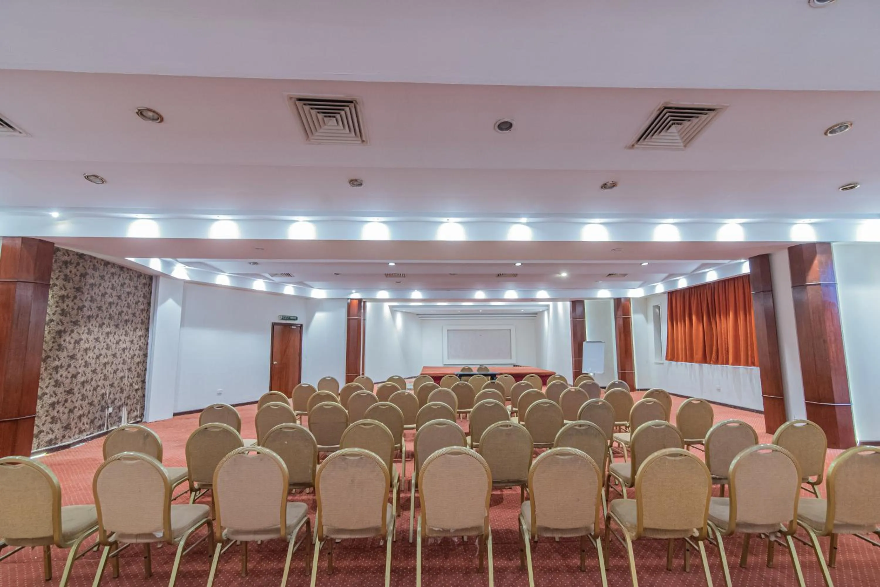 Meeting/conference room in Dexon Roma Hotel