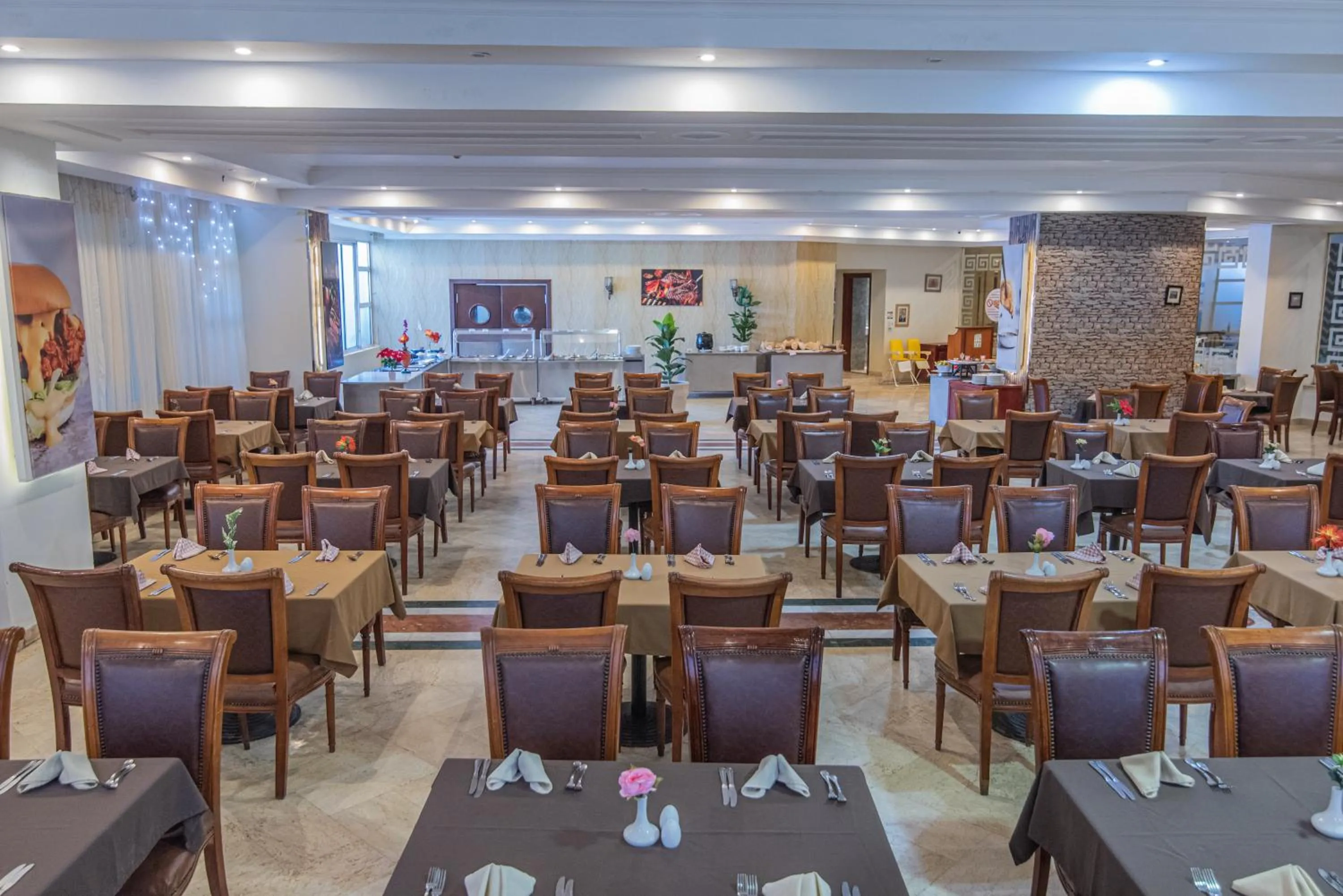 Restaurant/places to eat in Dexon Roma Hotel