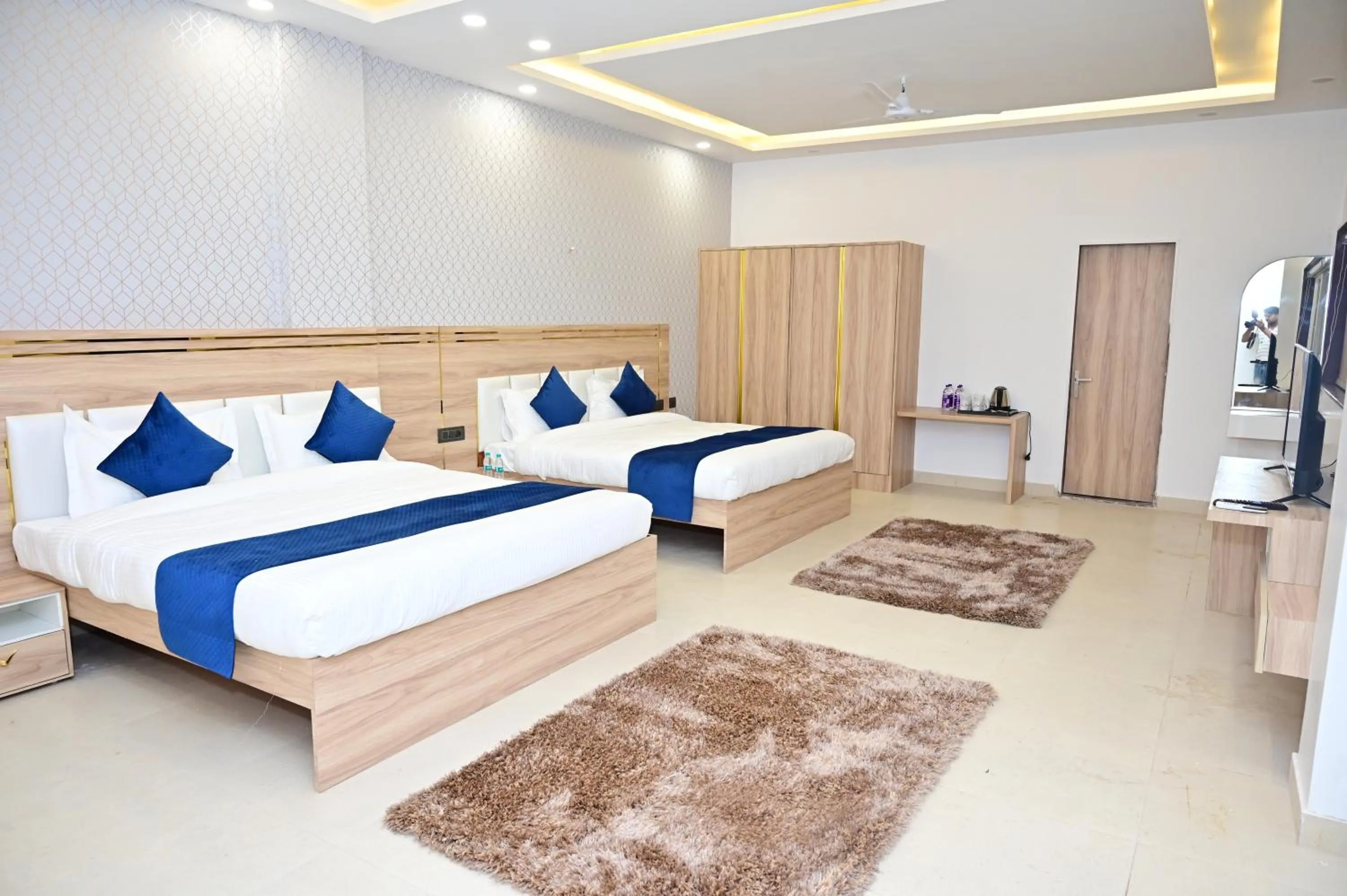 Photo of the whole room, Bed in The Dwelling Inn