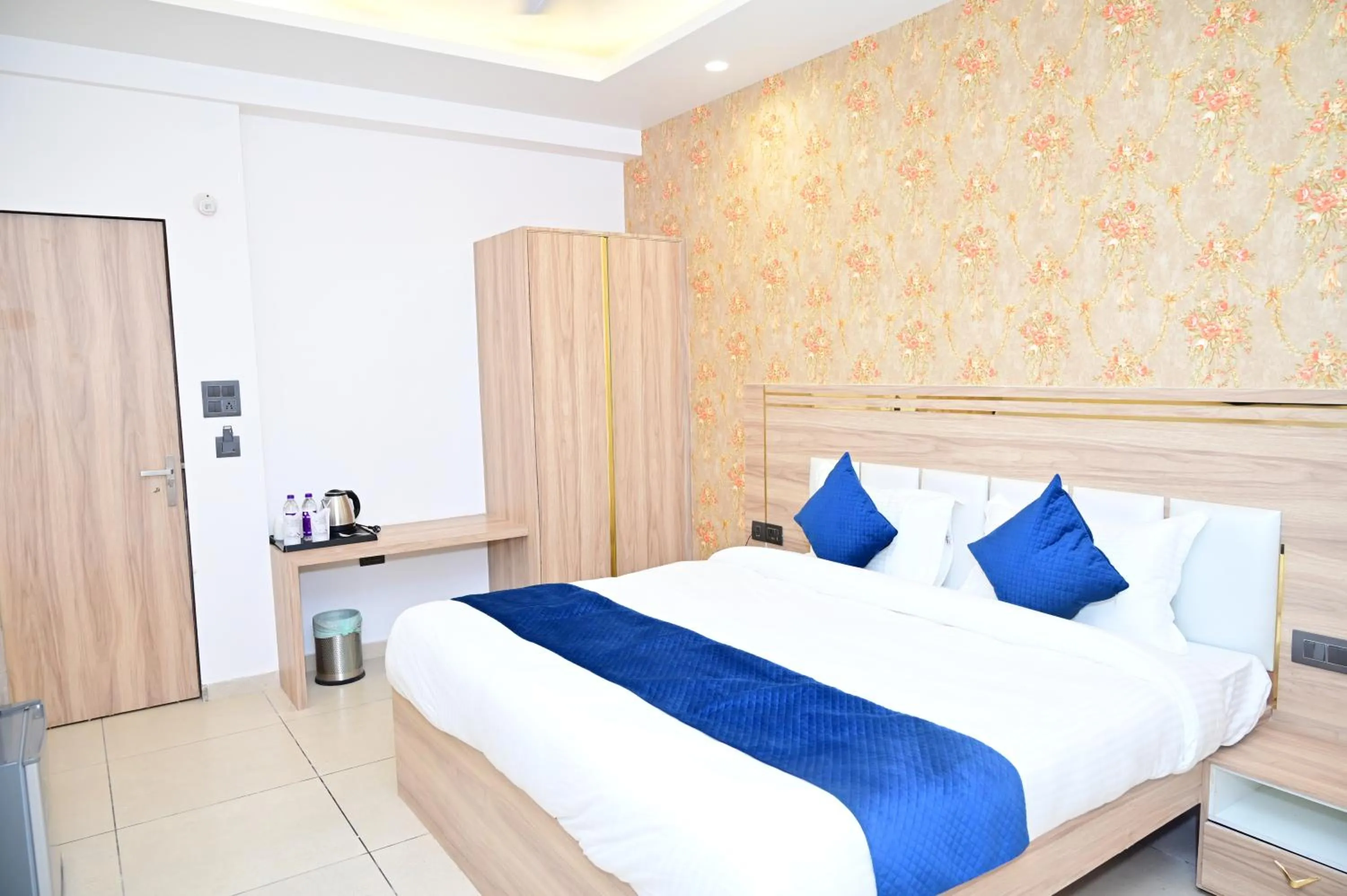 Photo of the whole room, Bed in The Dwelling Inn