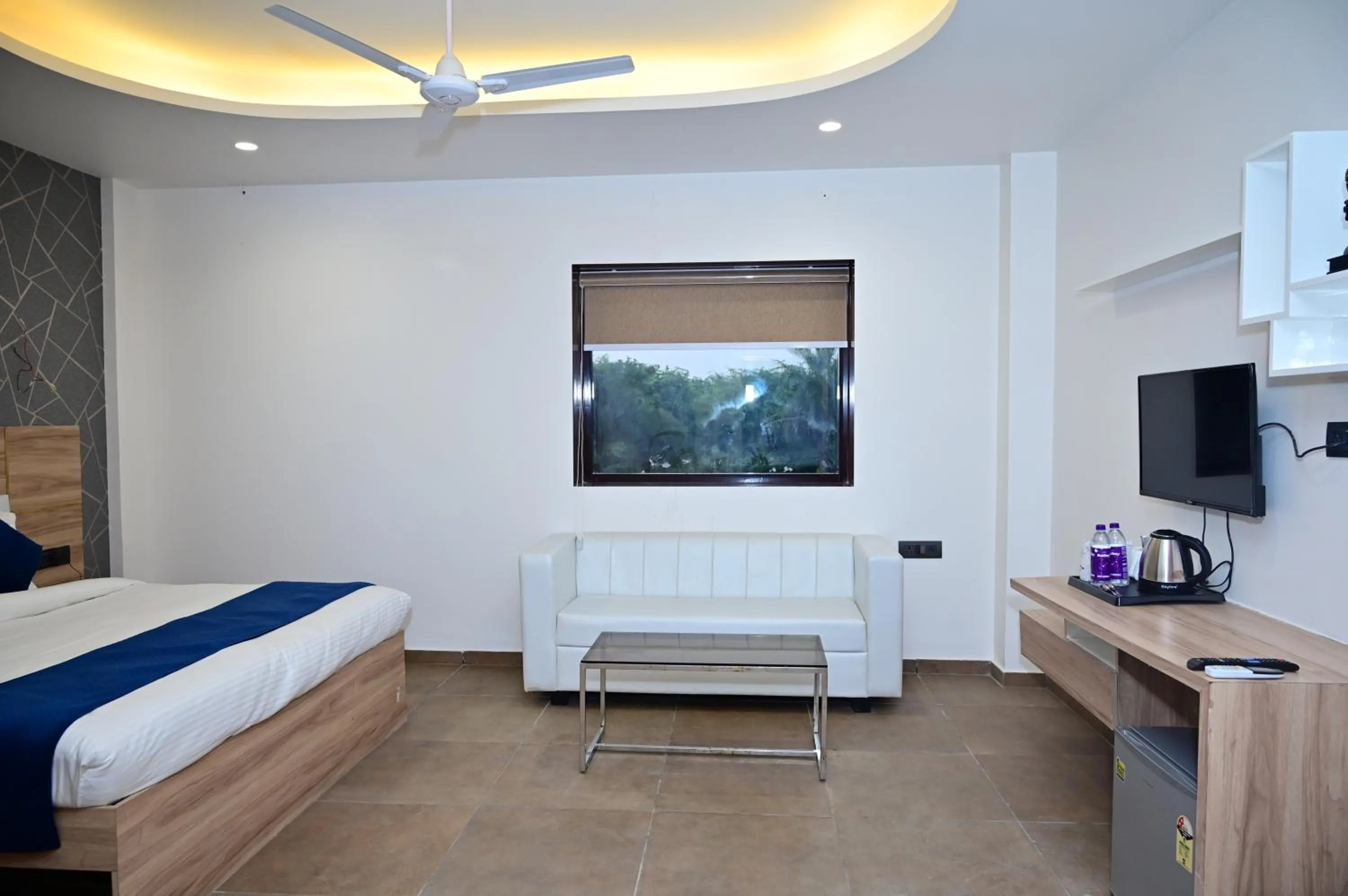 Photo of the whole room, Bed in The Dwelling Inn