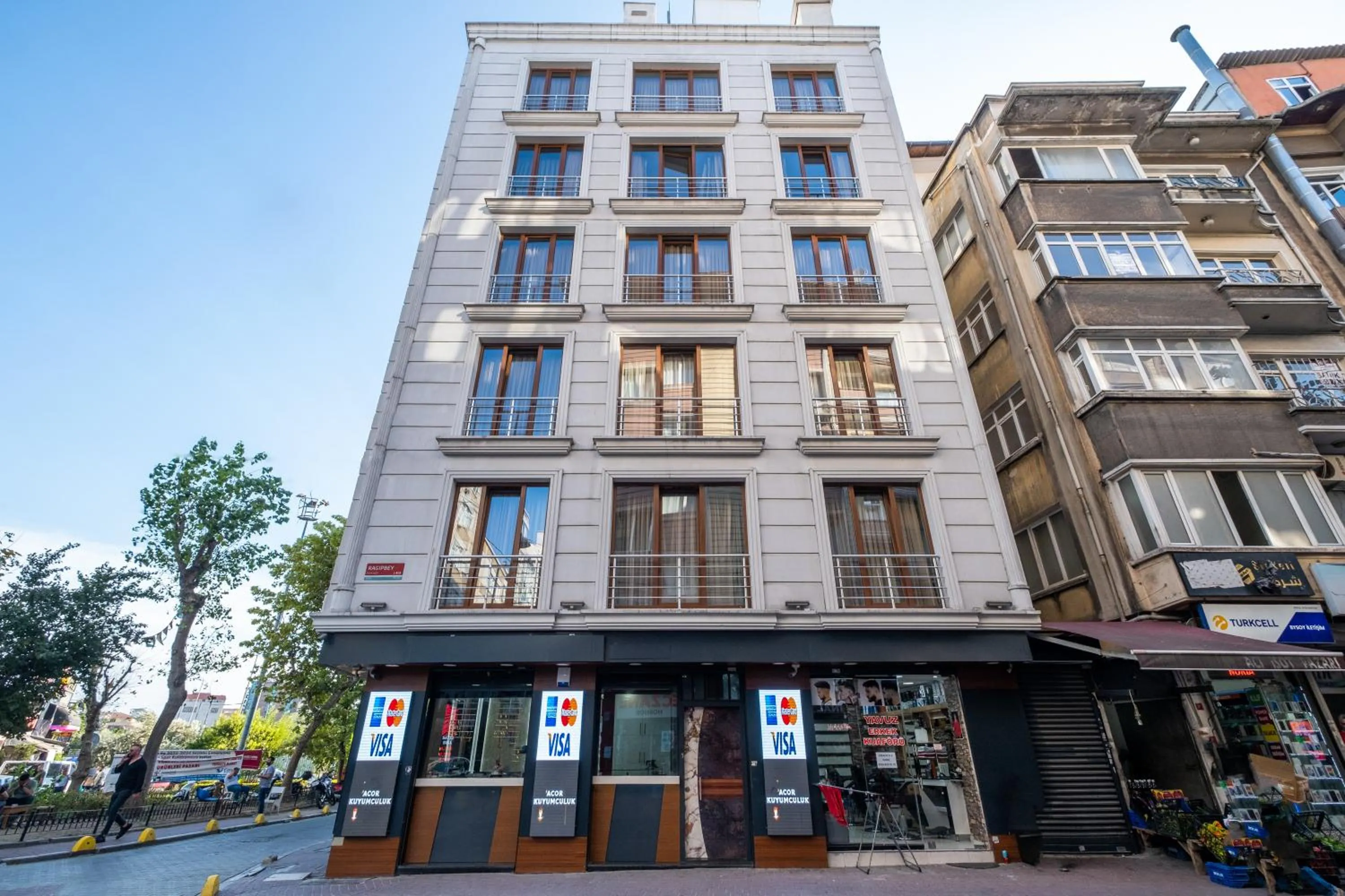 Lavin Hotels & Suites