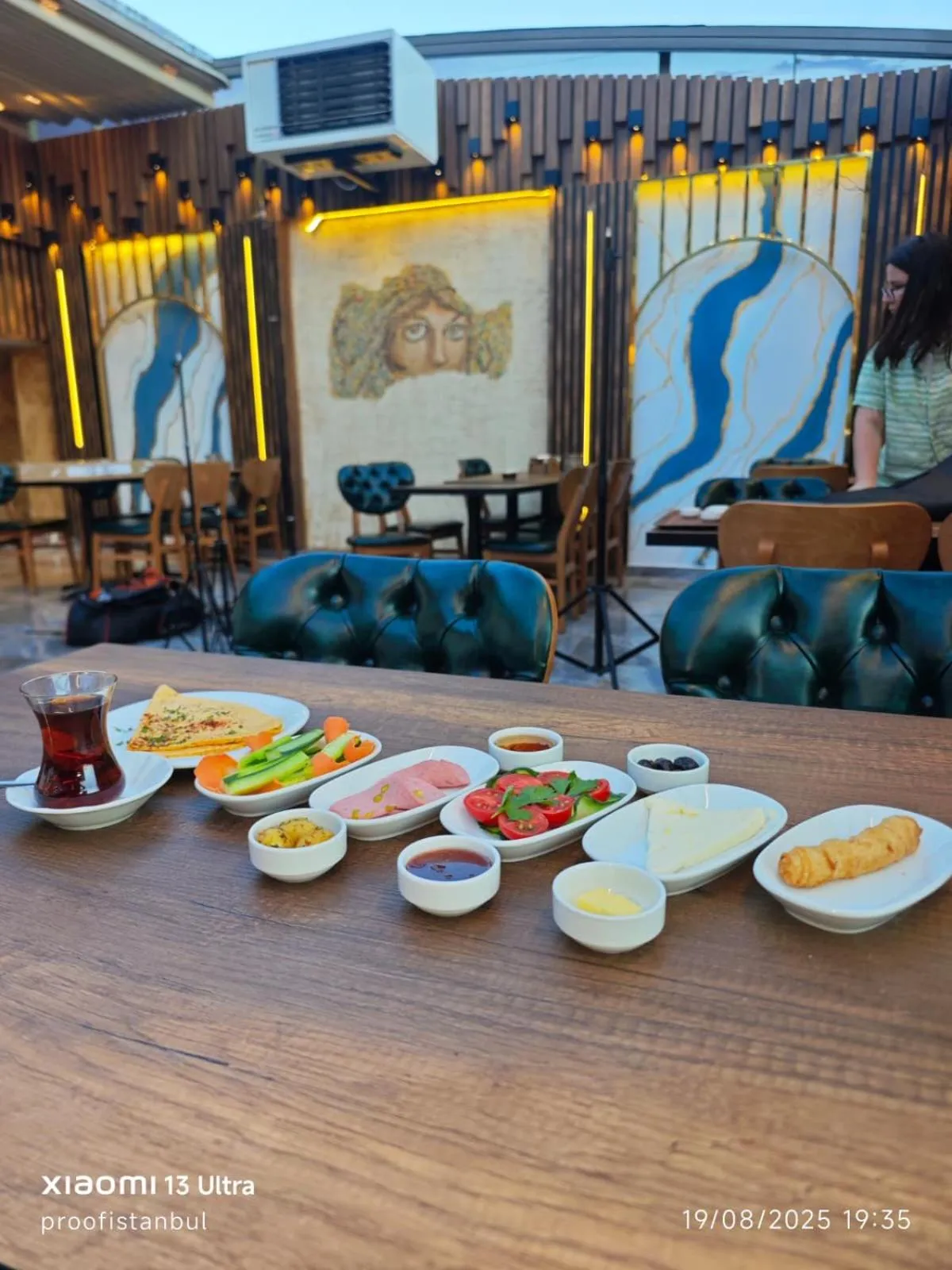 Restaurant/places to eat in Lavin Hotel & Suites