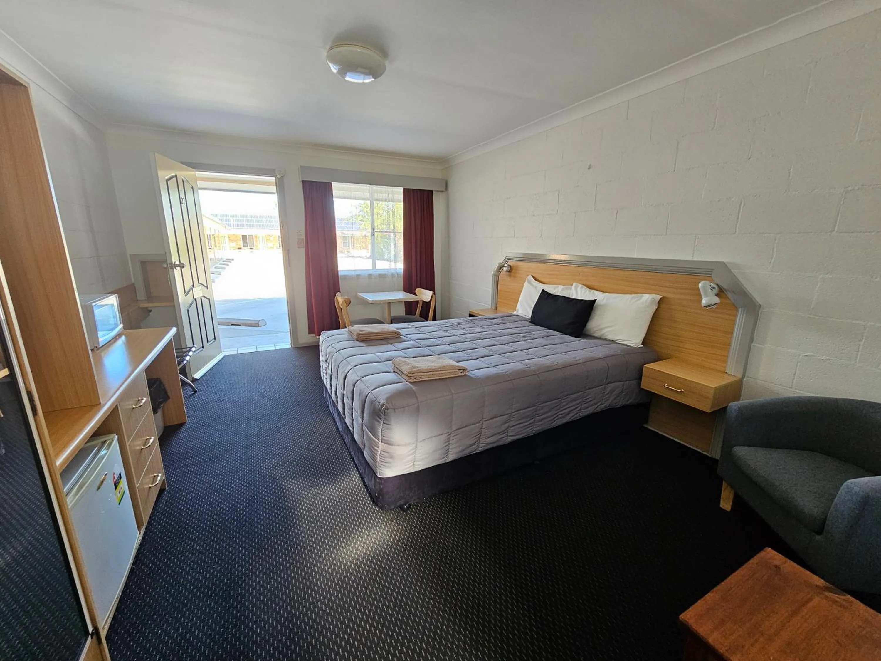 Bed in Bellview Motel