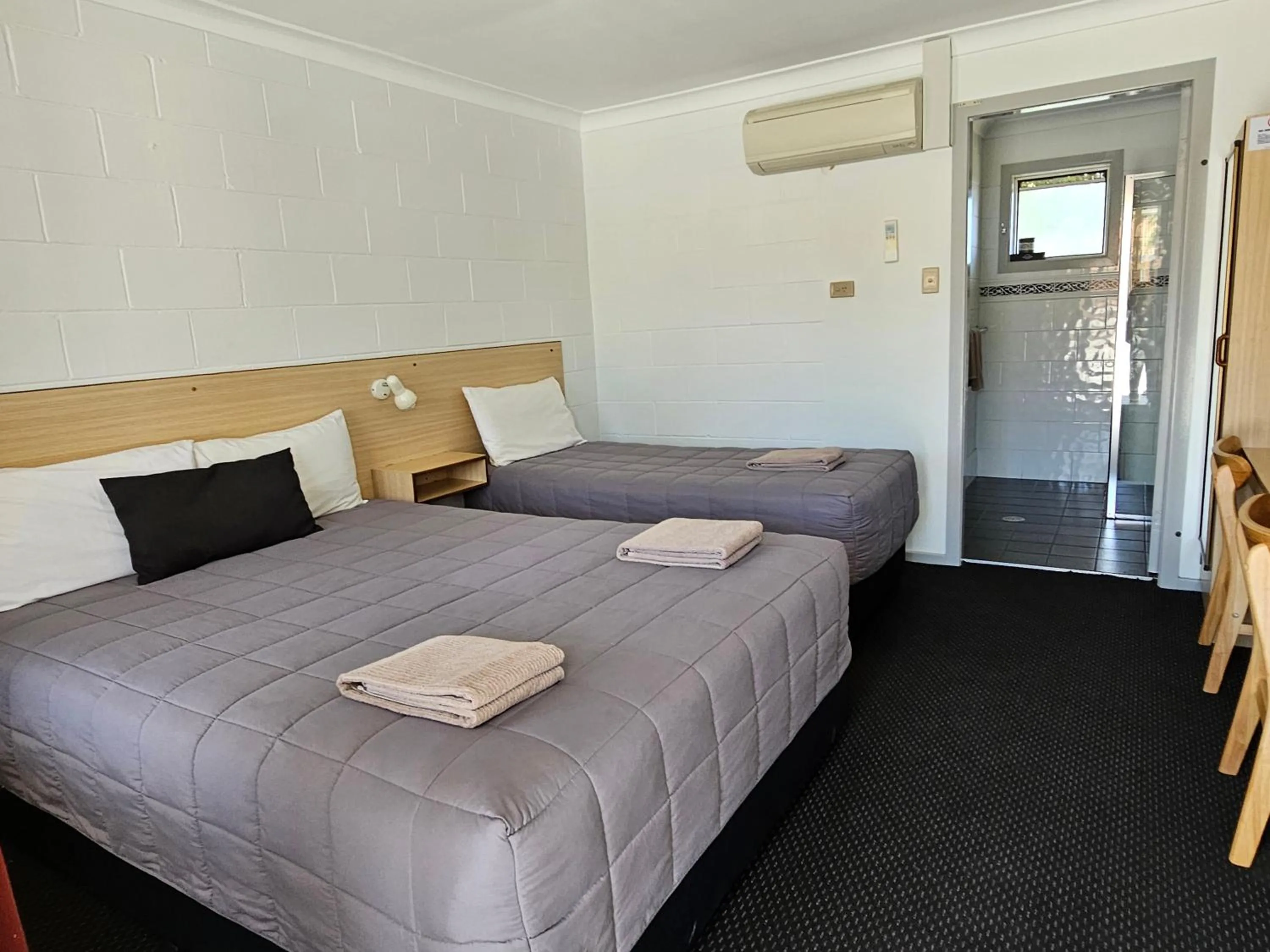 Bed in Bellview Motel