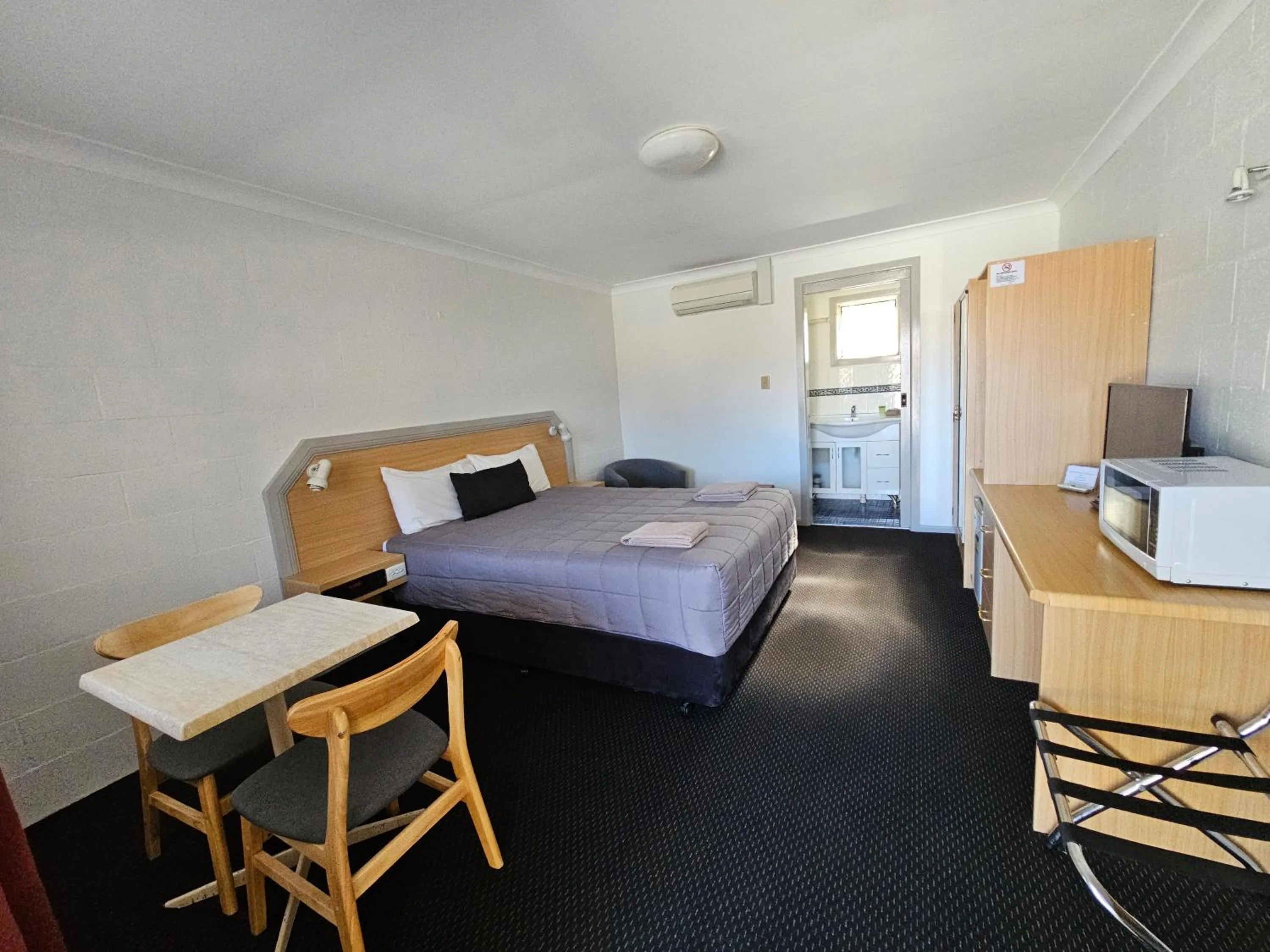 Bed in Bellview Motel