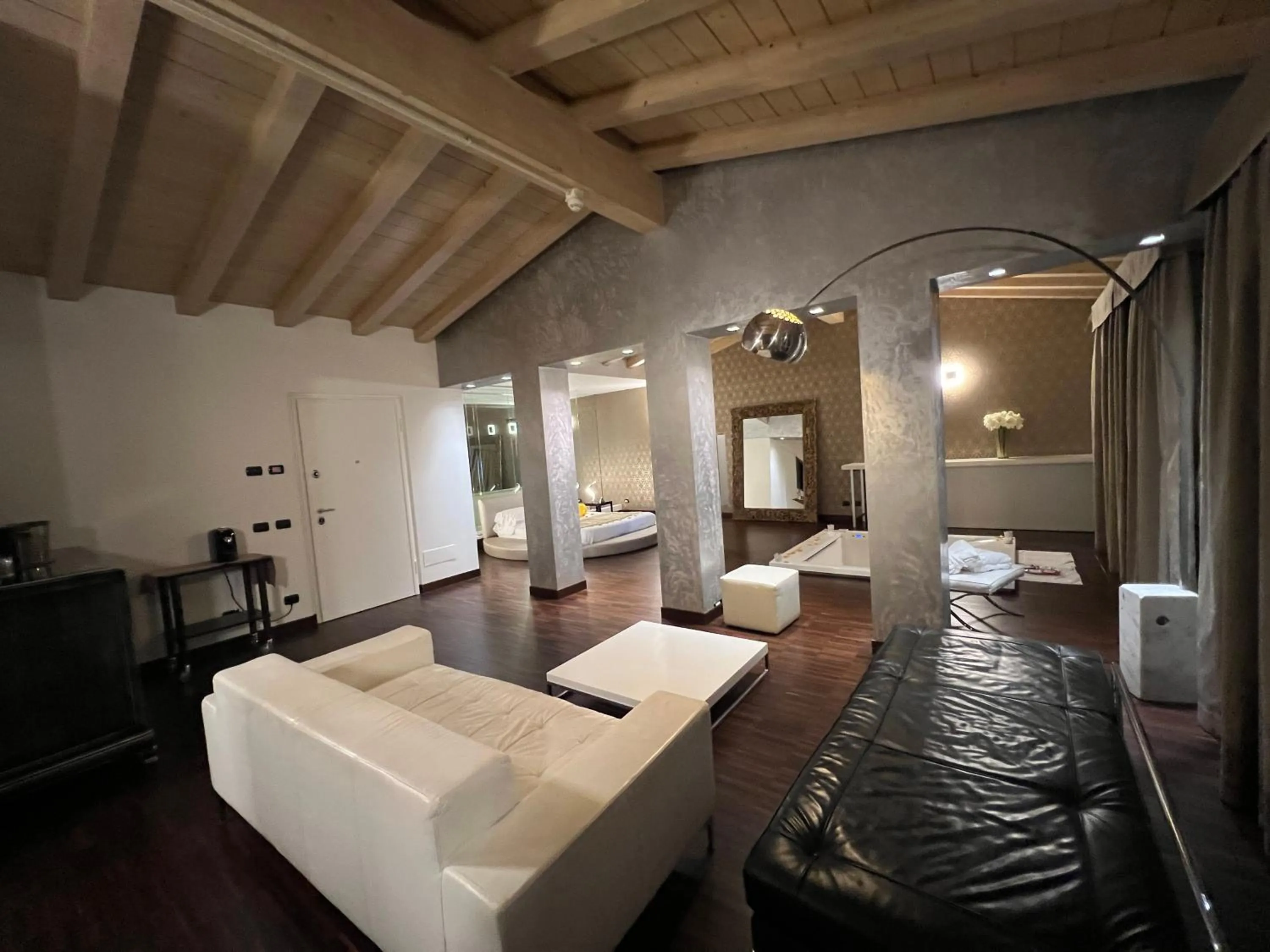 Living room, Bed in OneMhotel