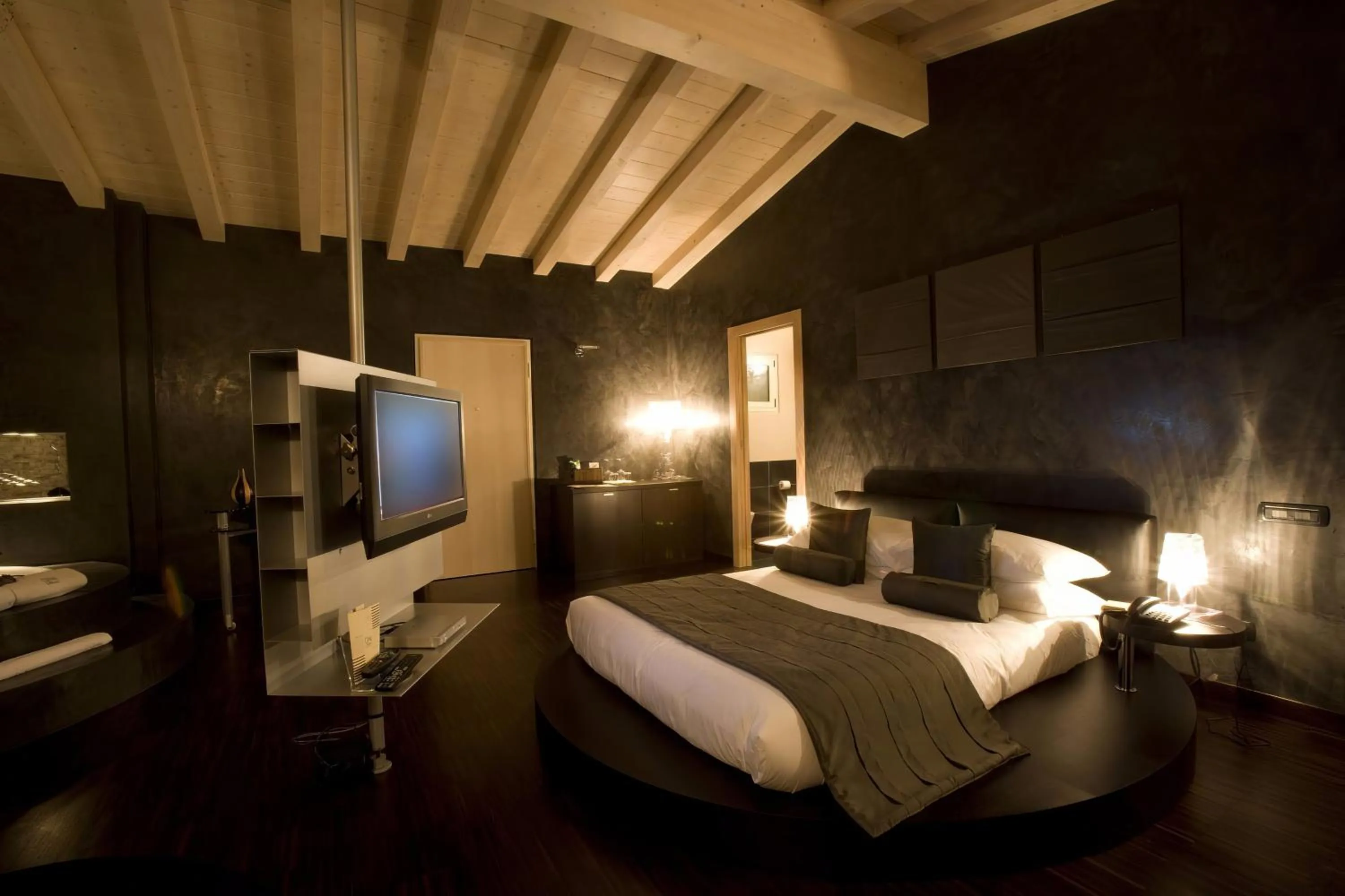 Bedroom, Bed in OneMhotel