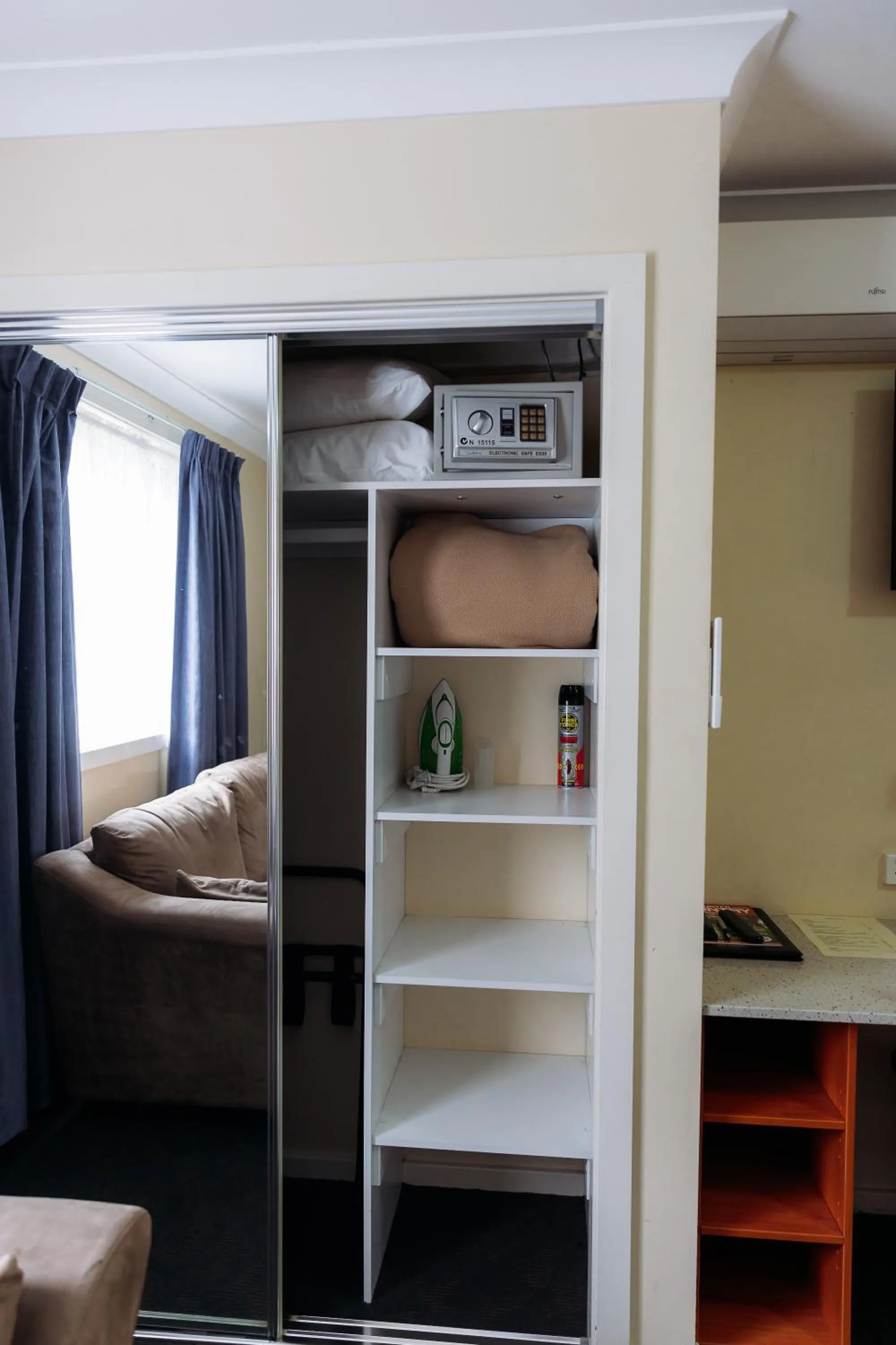 flat iron in Scone Motor Inn & Apartments