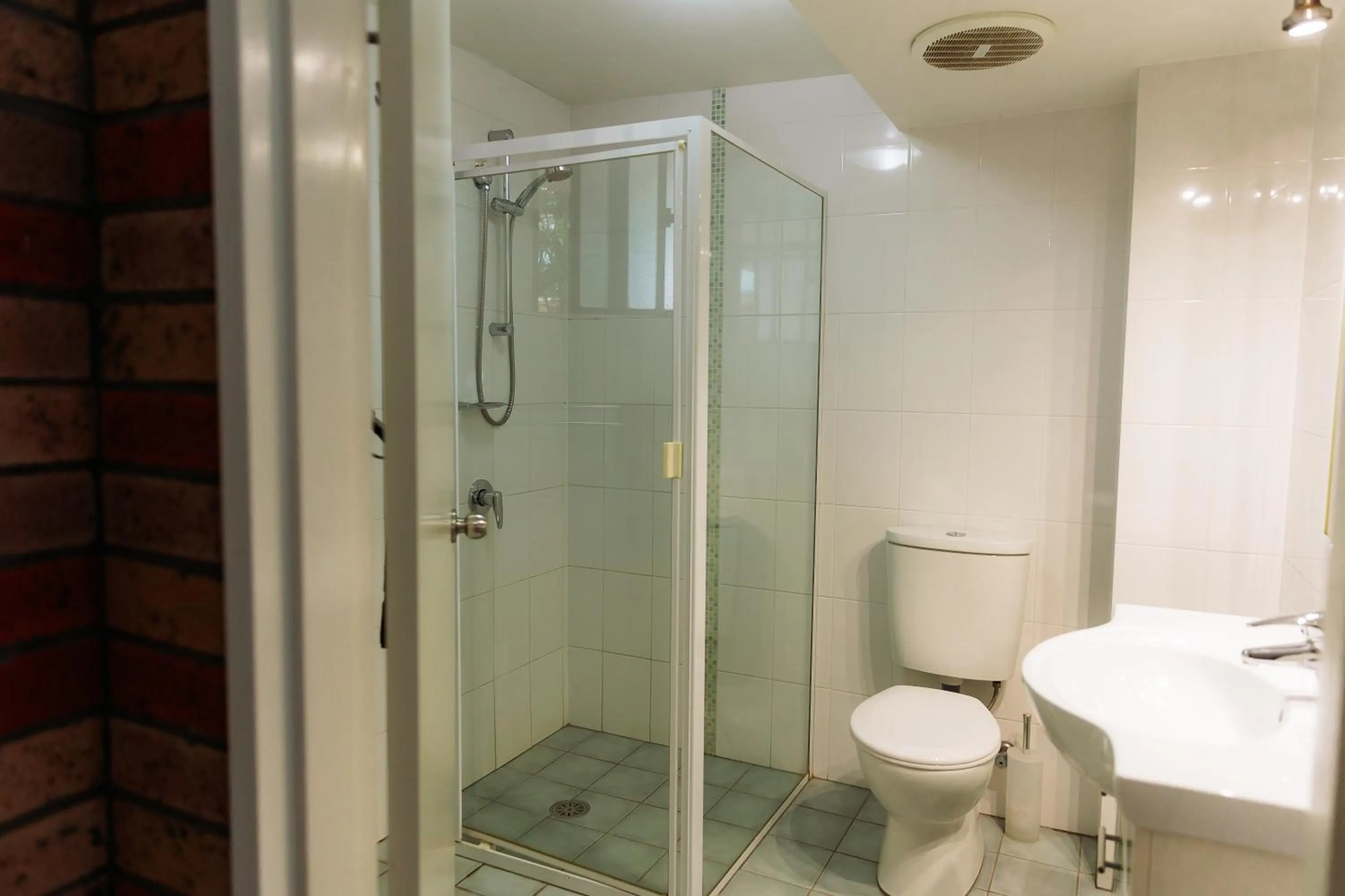 Shower in Scone Motor Inn & Apartments