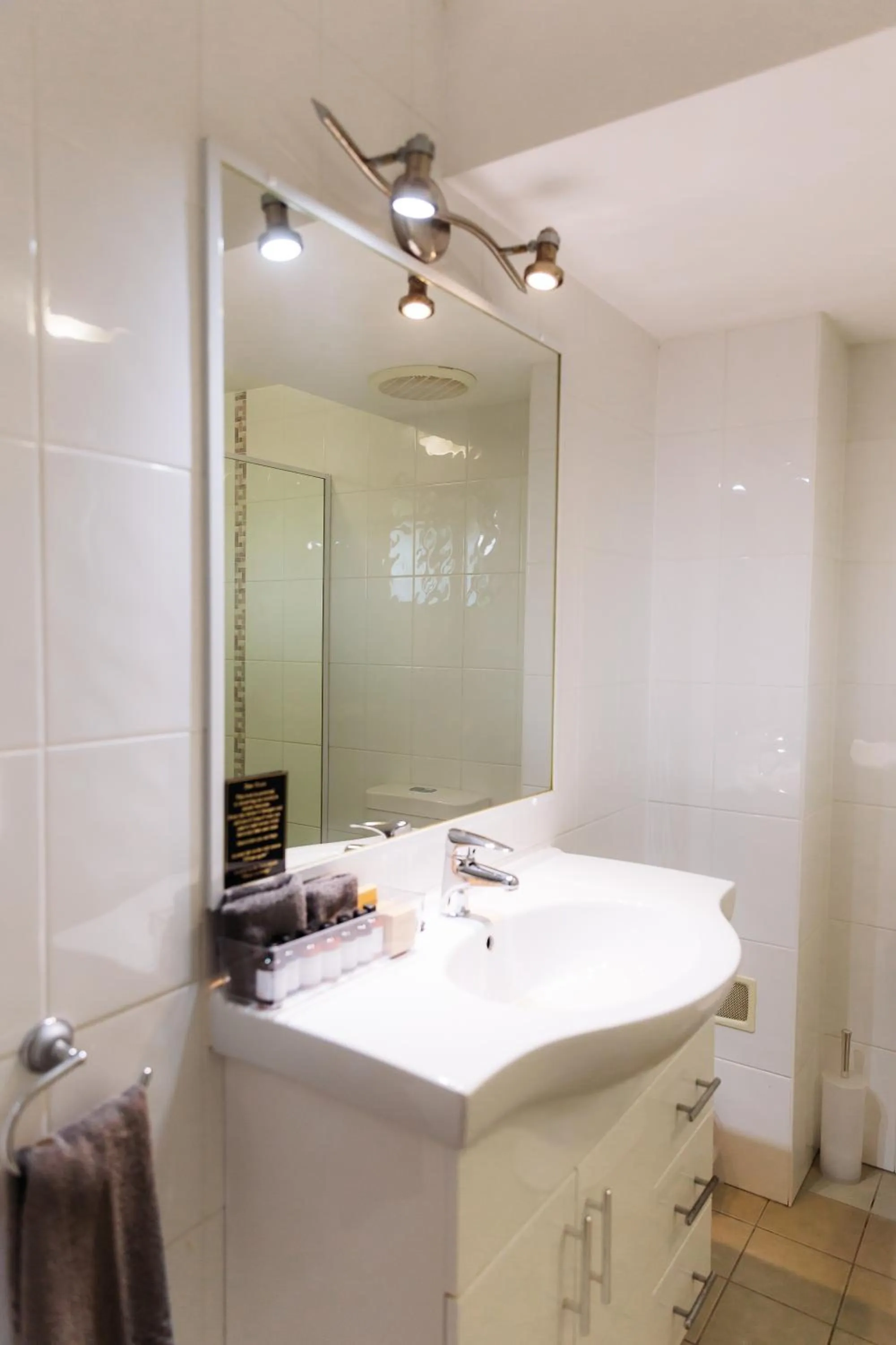 Bathroom in Scone Motor Inn & Apartments