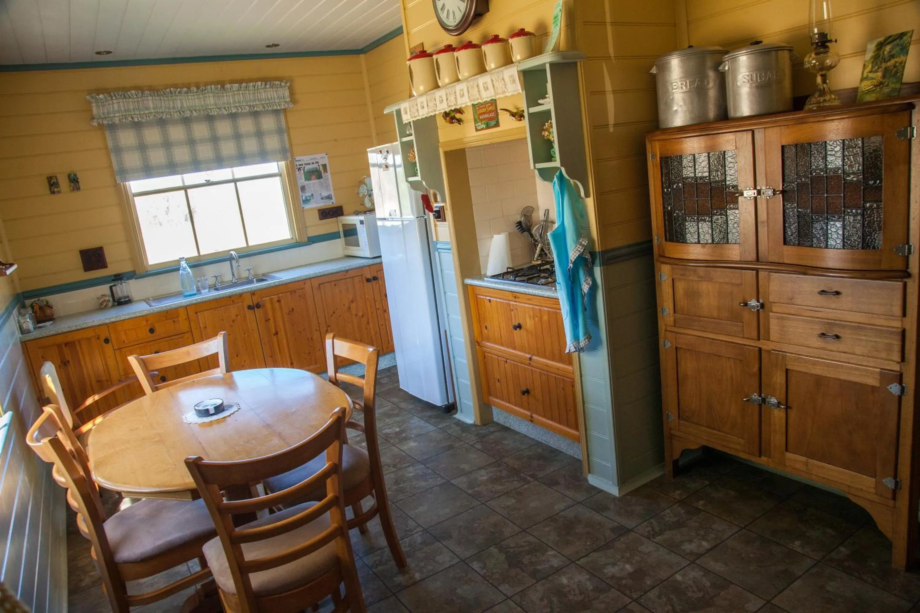Kitchen or kitchenette in Belvoir B&B Cottages