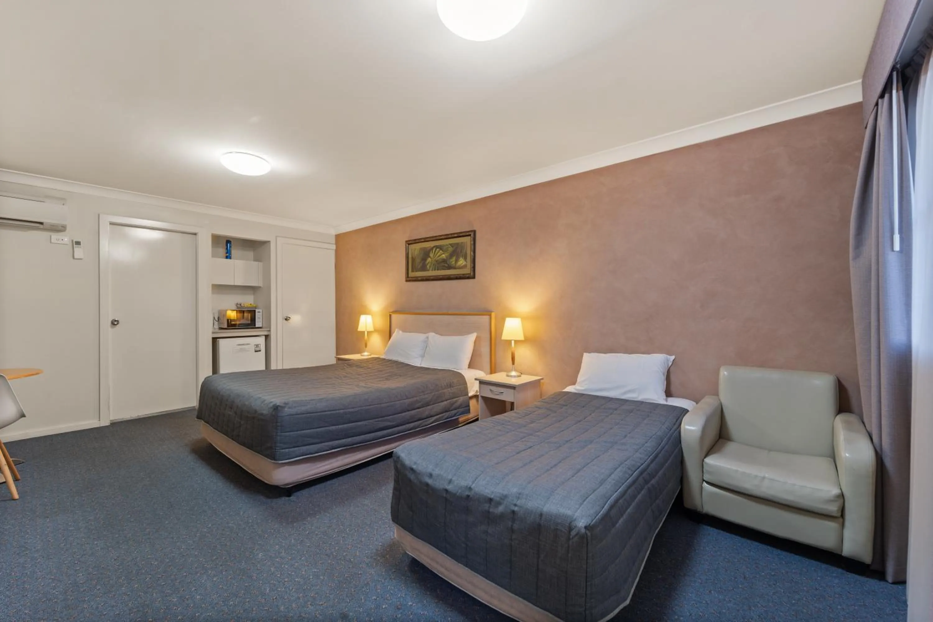 Bed in Golf Links Motel