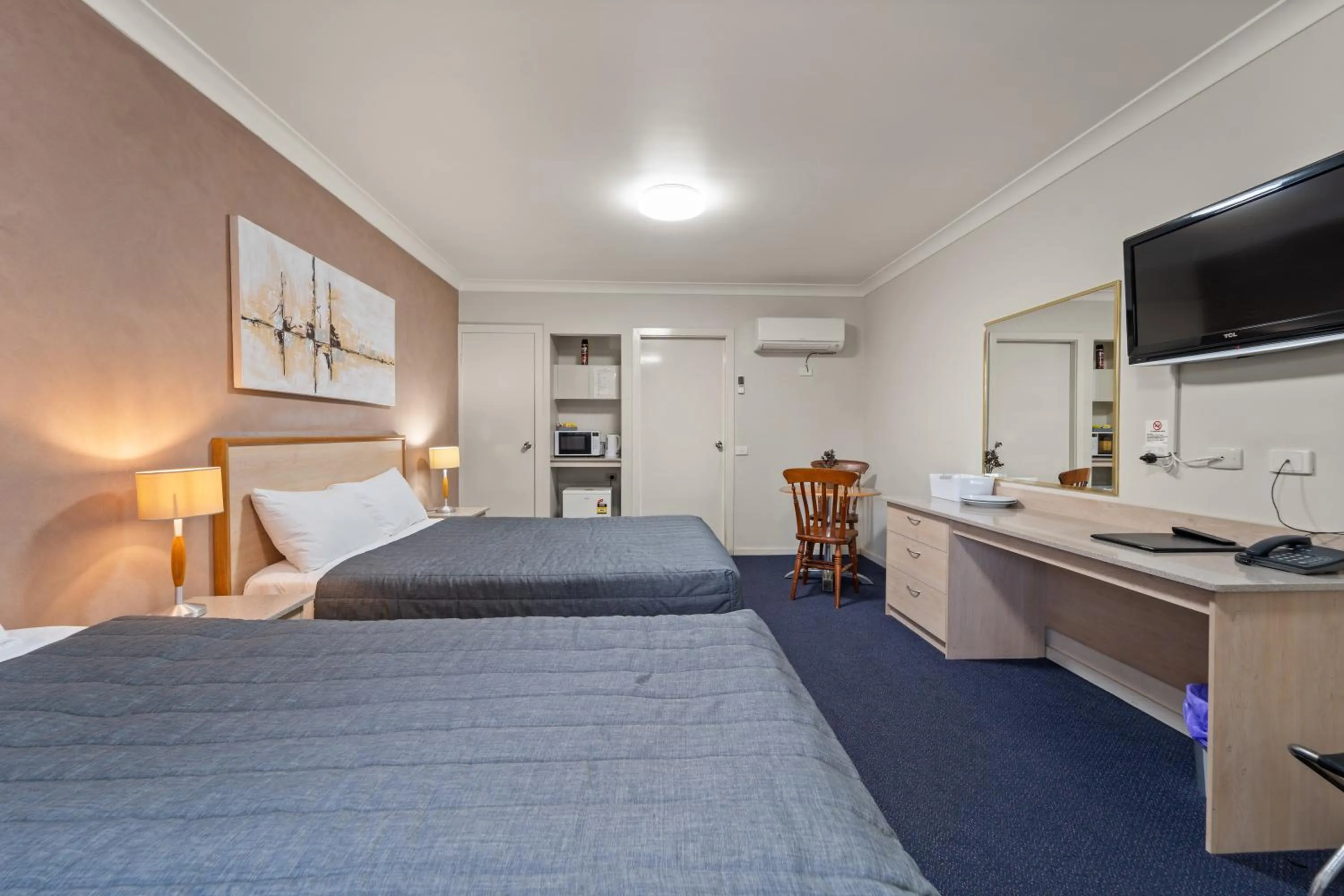 Bed in Golf Links Motel