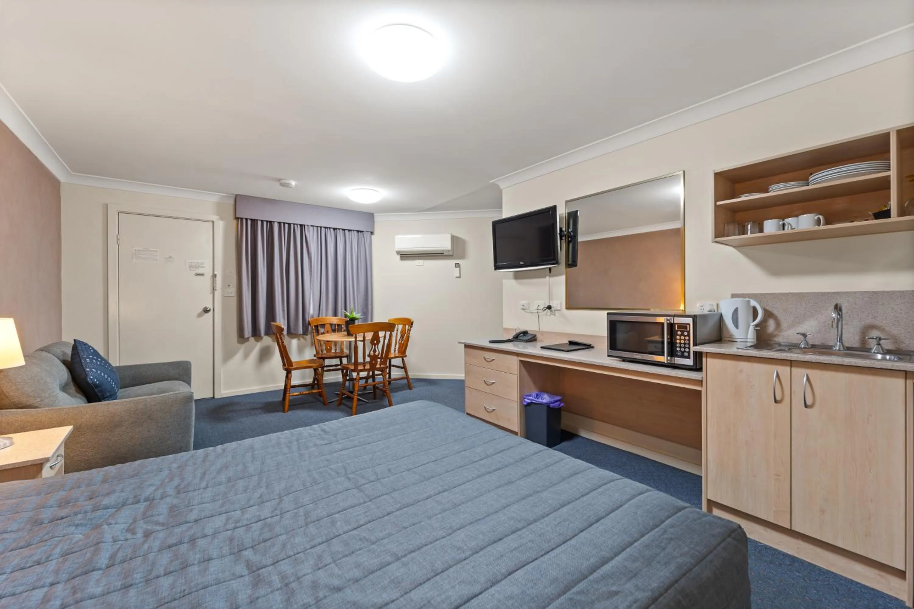 Bed in Golf Links Motel