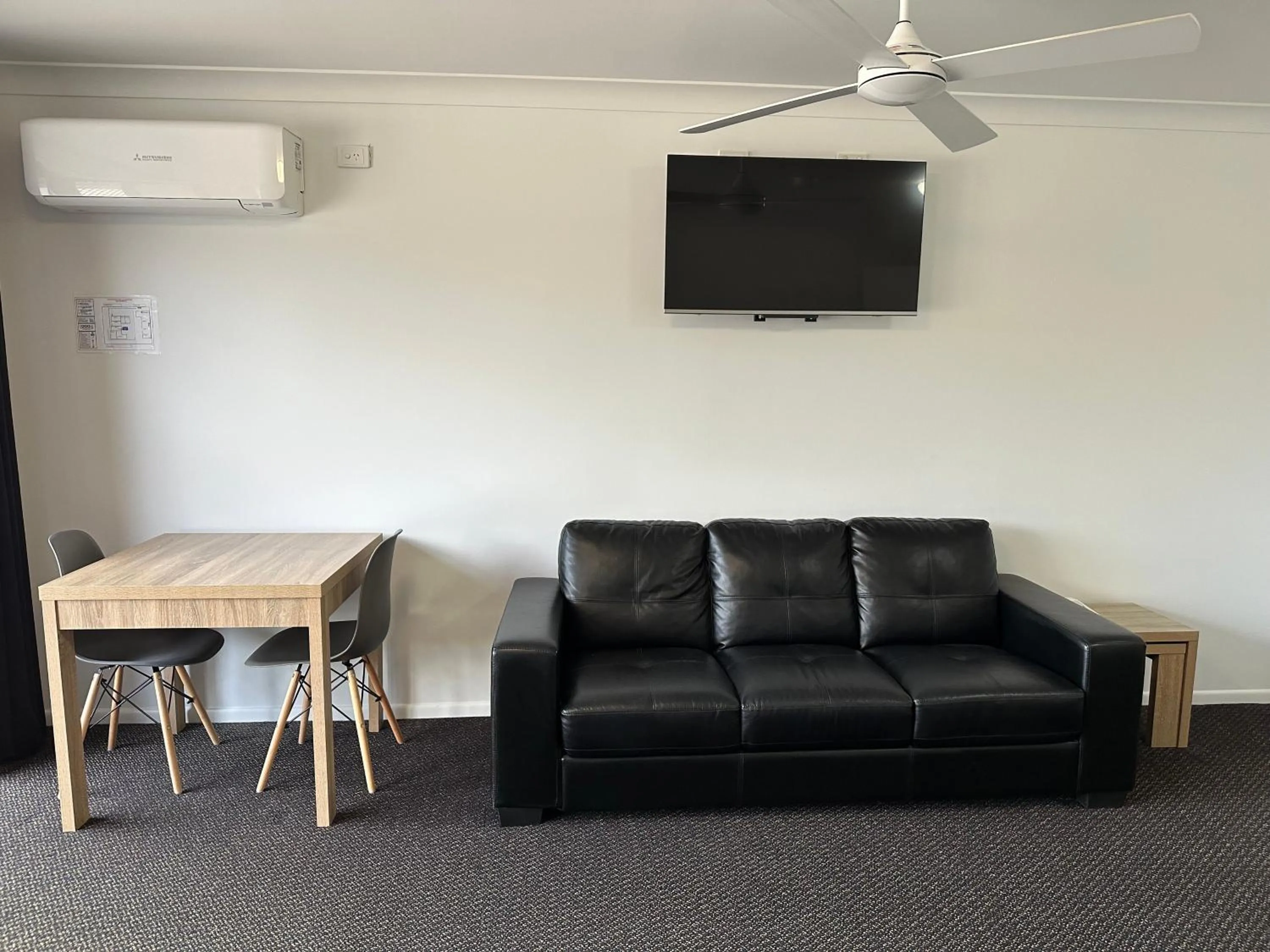 Seating area in Logan City Motor Inn