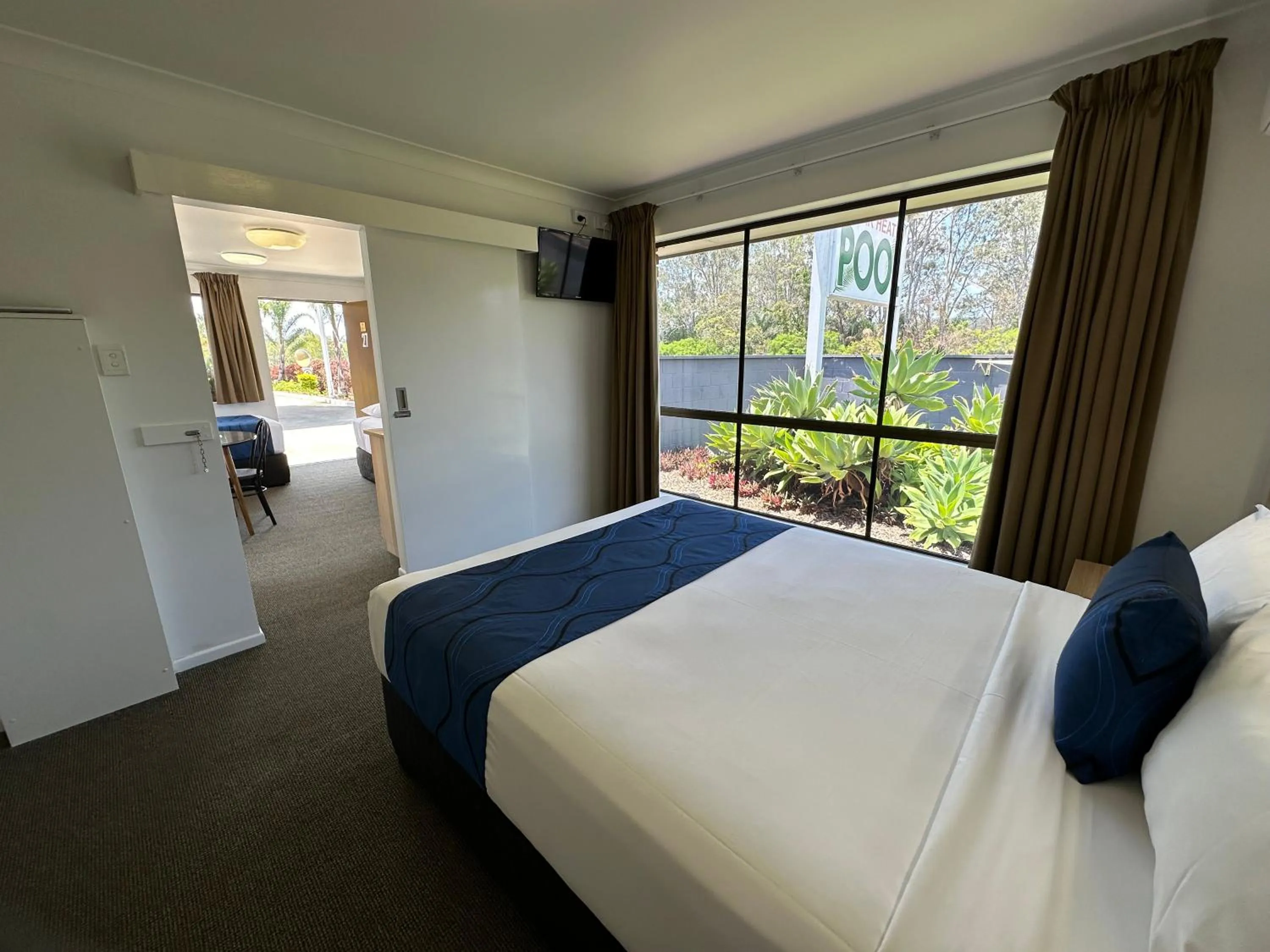 Bedroom, Bed in Logan City Motor Inn