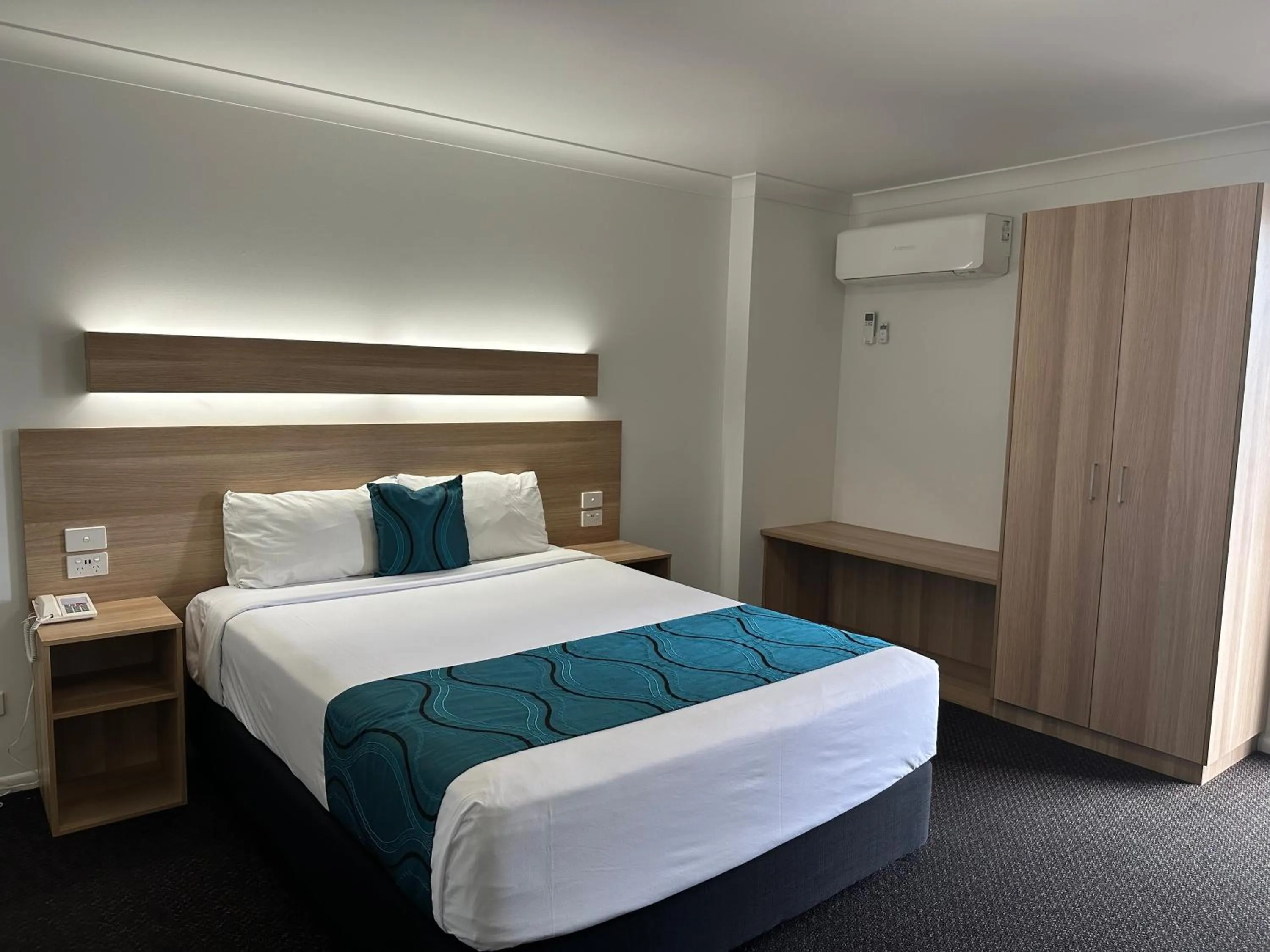 Bed in Logan City Motor Inn