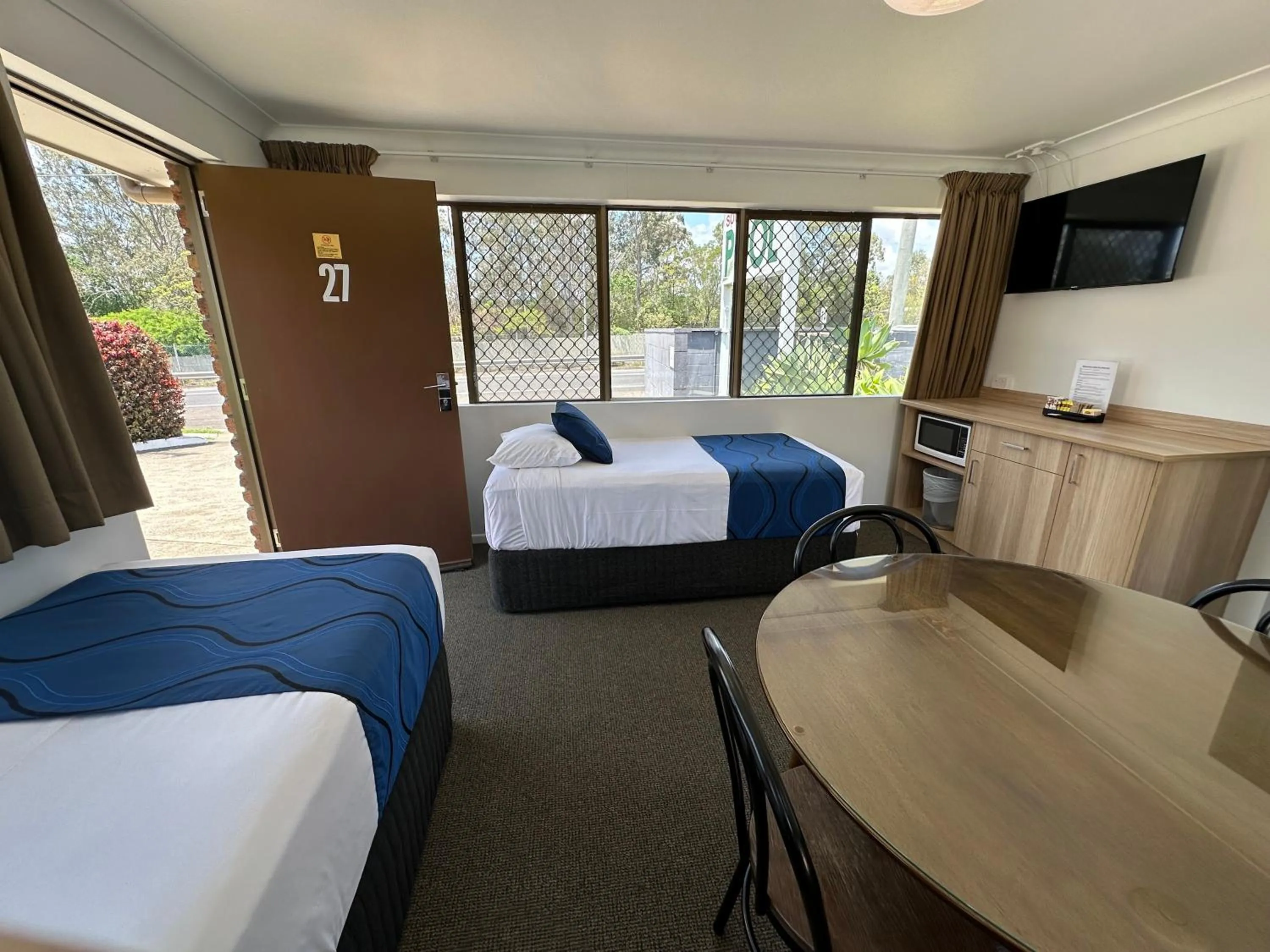 Bedroom, Bed in Logan City Motor Inn