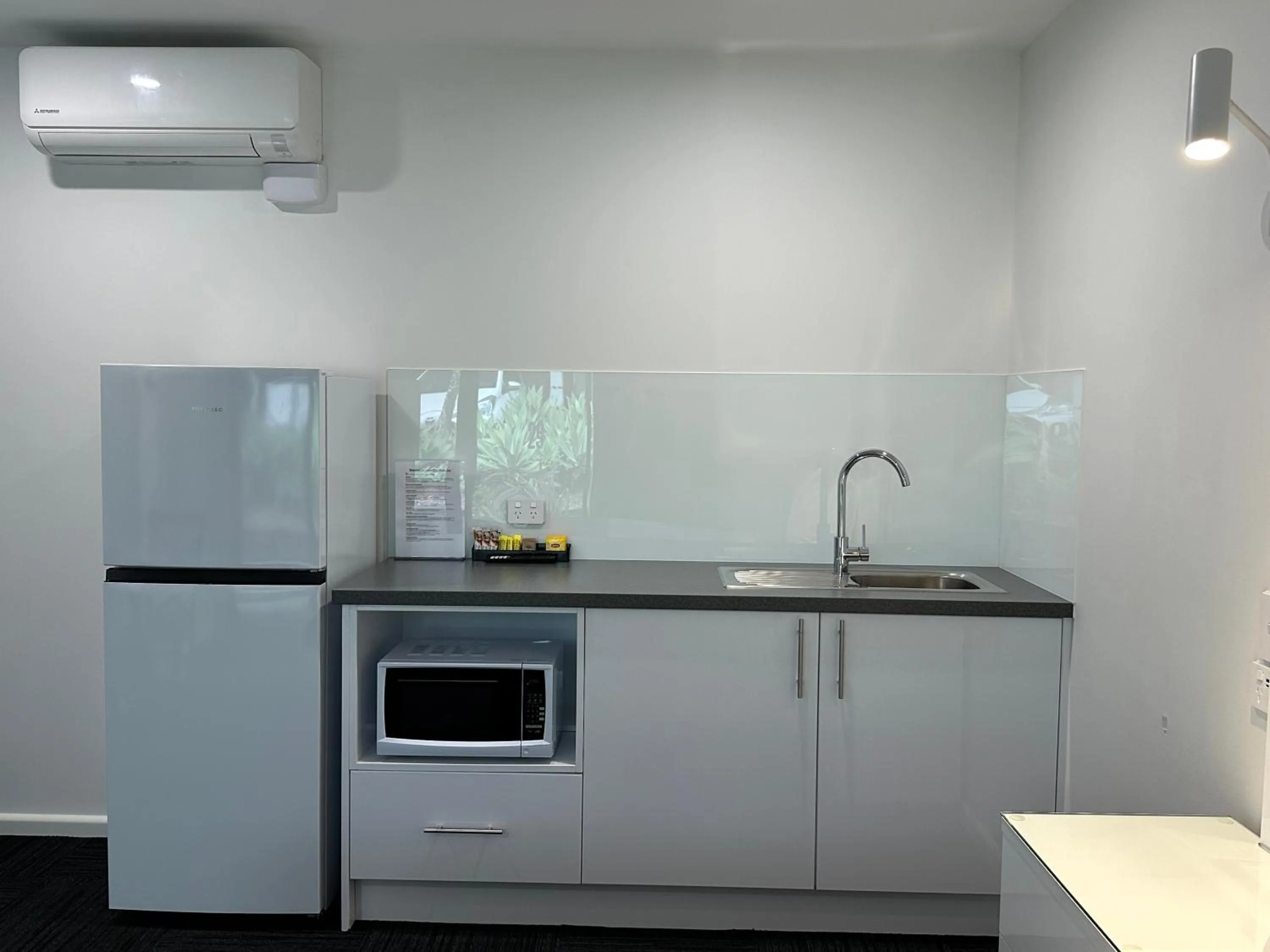 Kitchen or kitchenette in Logan City Motor Inn