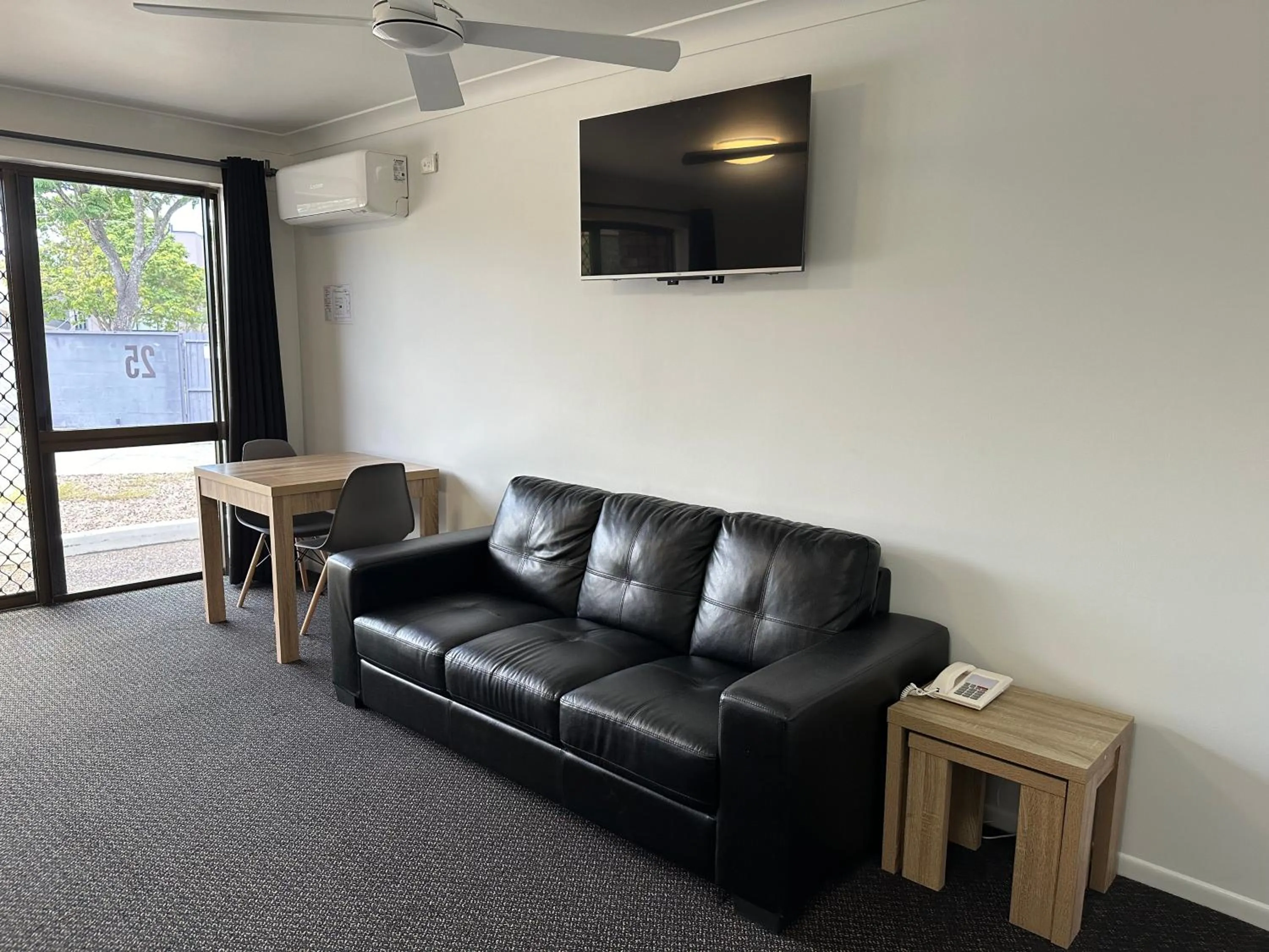 Seating area in Logan City Motor Inn
