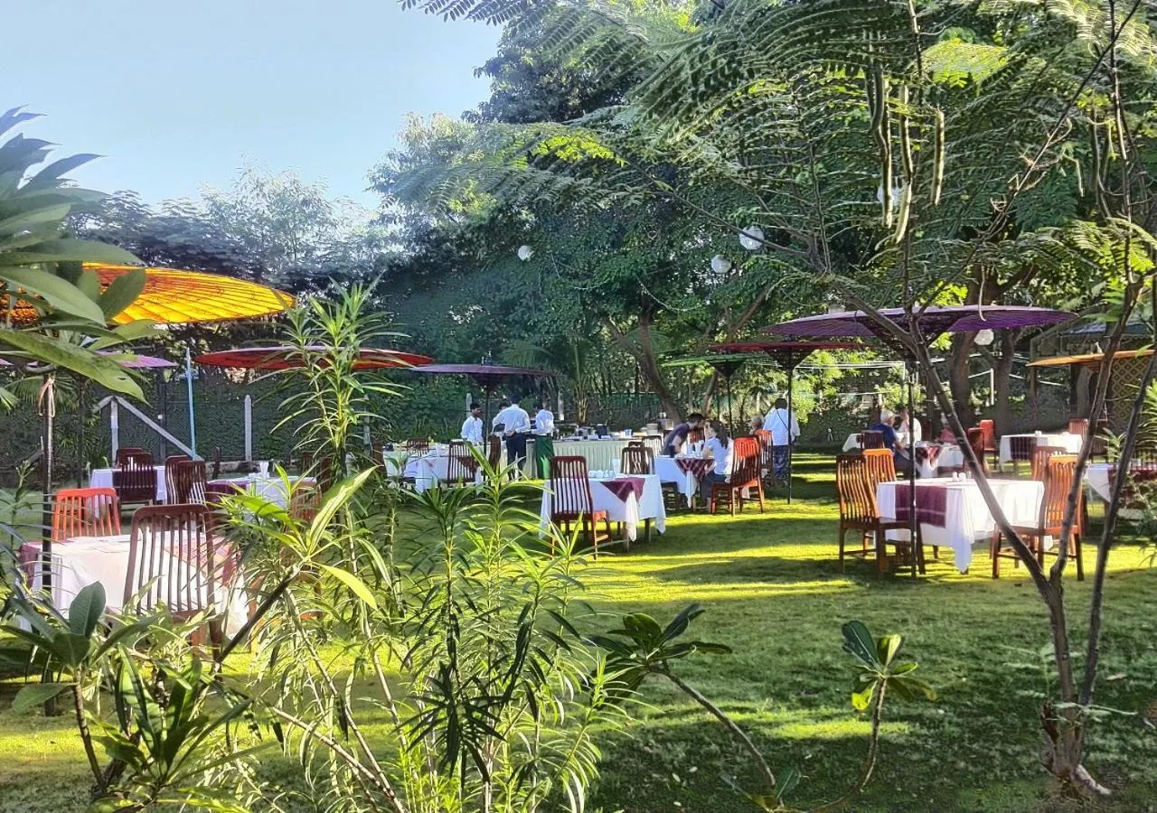 Restaurant/places to eat in Ruby True Hotel