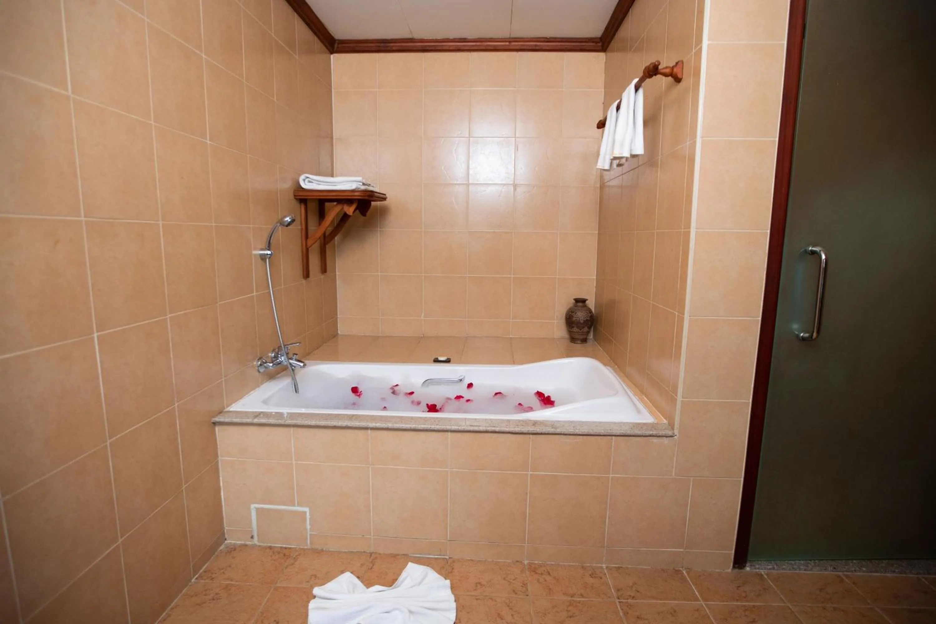 Bath in KMA Kaytumadi Hotel