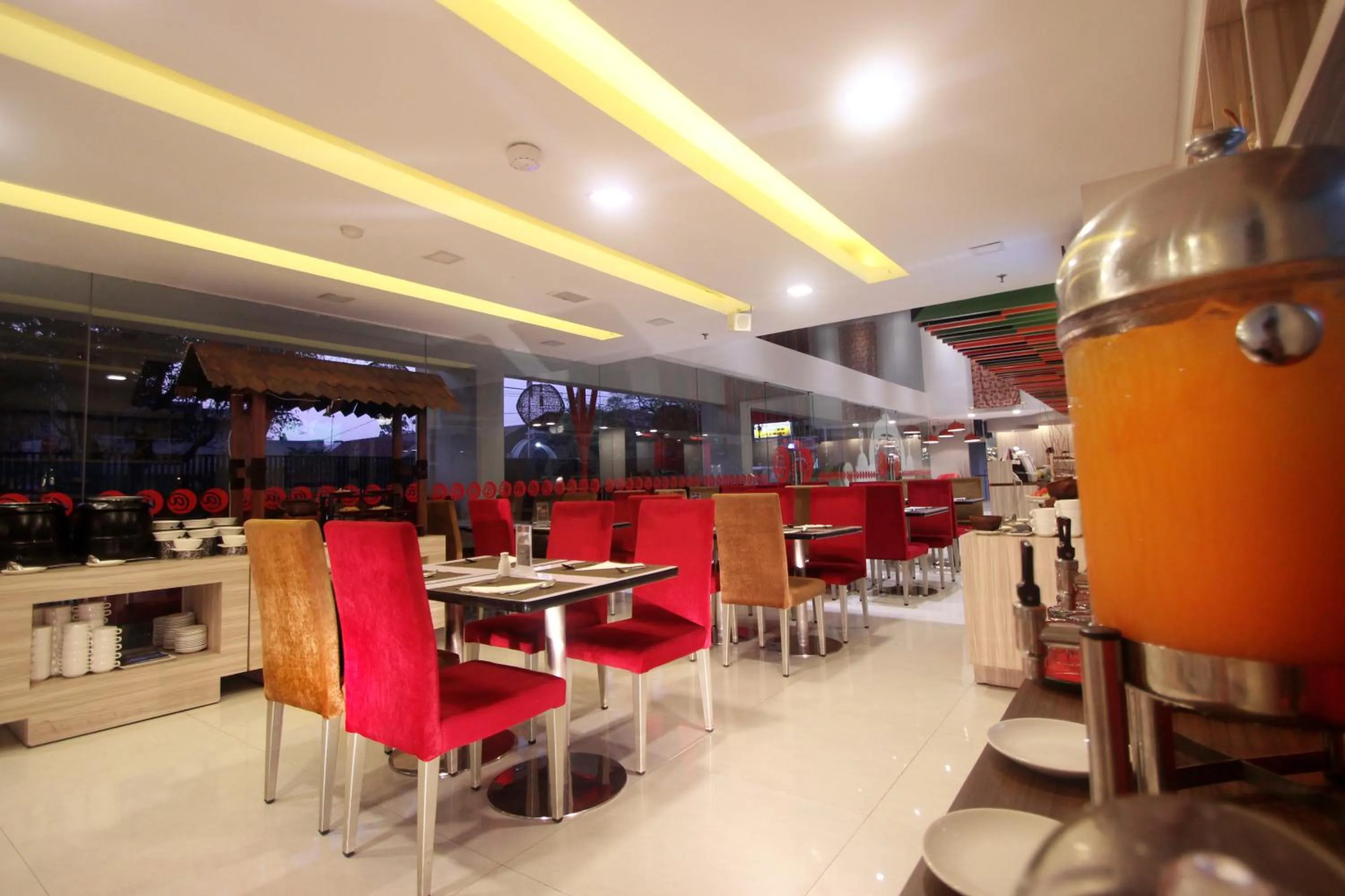 Lounge or bar in HOM Hotel Kudus by Horison Group