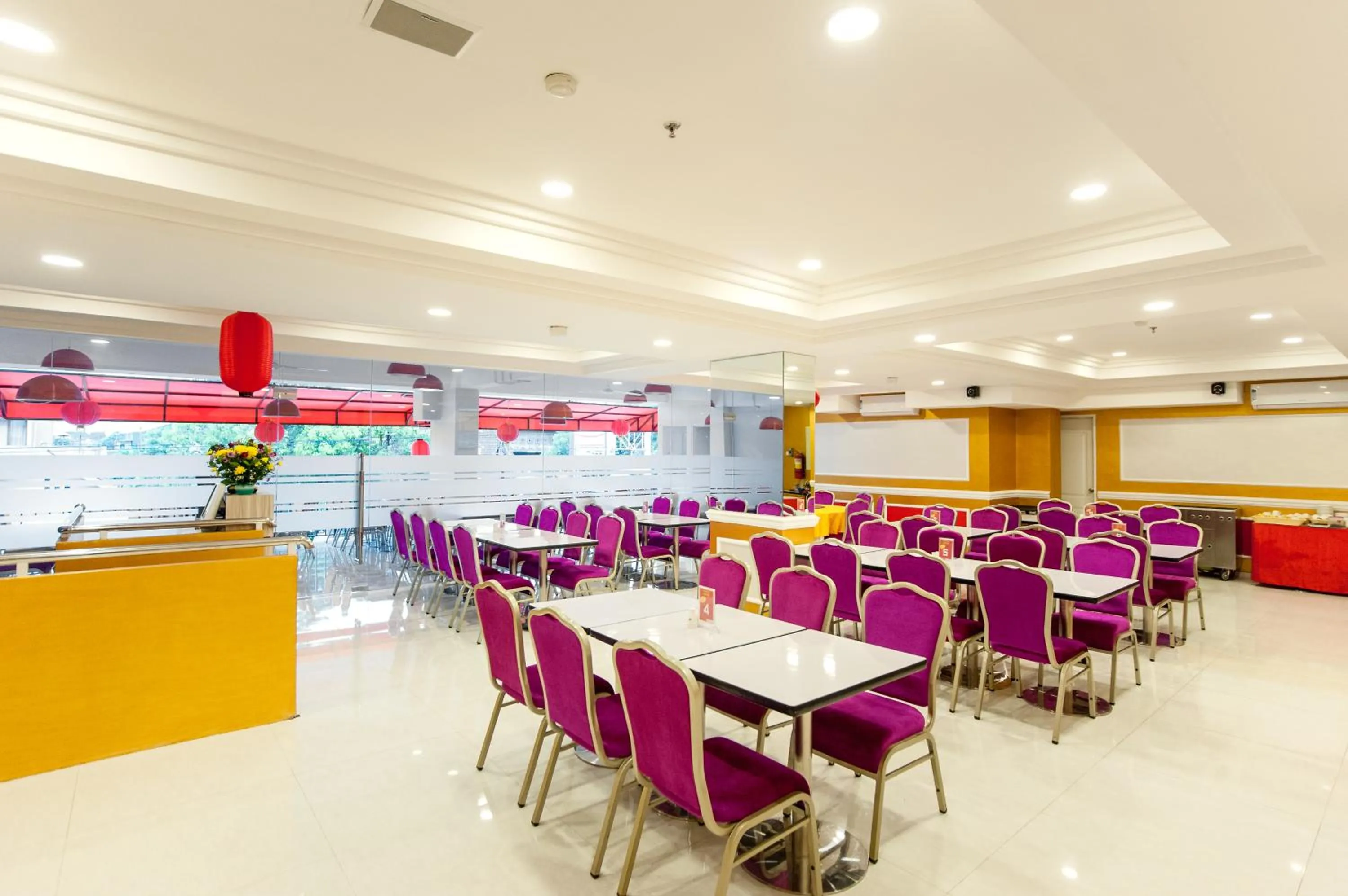 Restaurant/places to eat in HOM Hotel Kudus by Horison Group