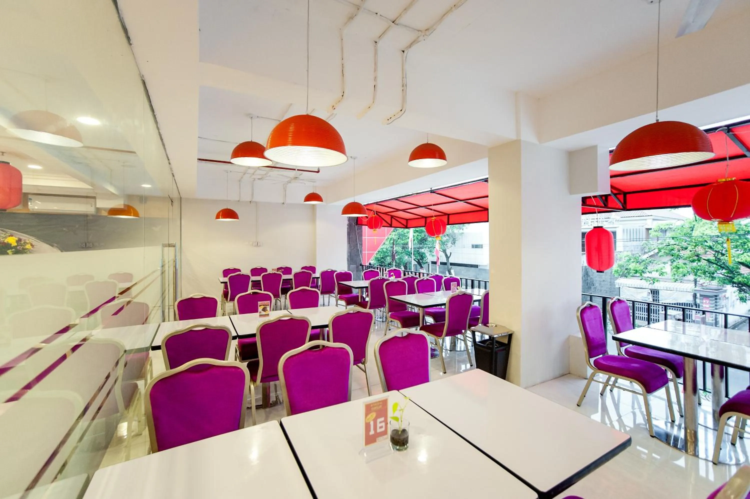 Restaurant/places to eat in HOM Hotel Kudus by Horison Group