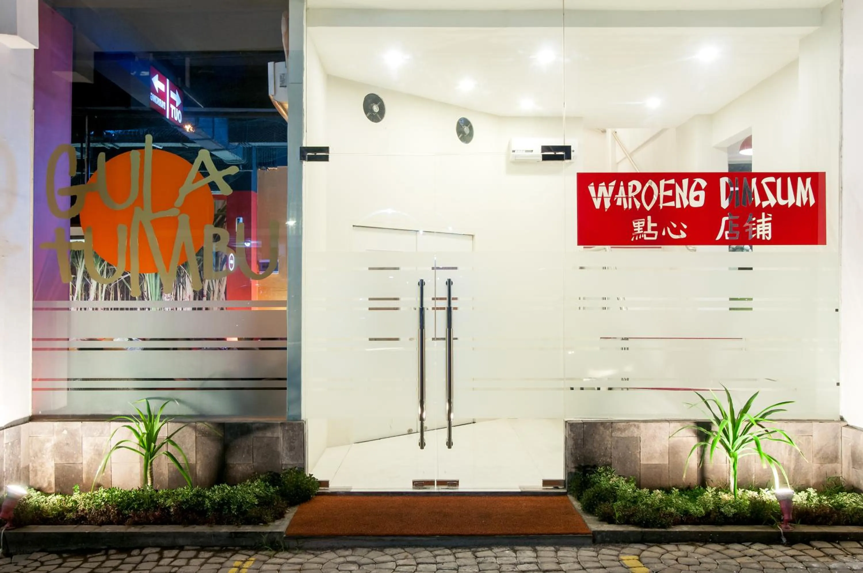 Lounge or bar in HOM Hotel Kudus by Horison Group